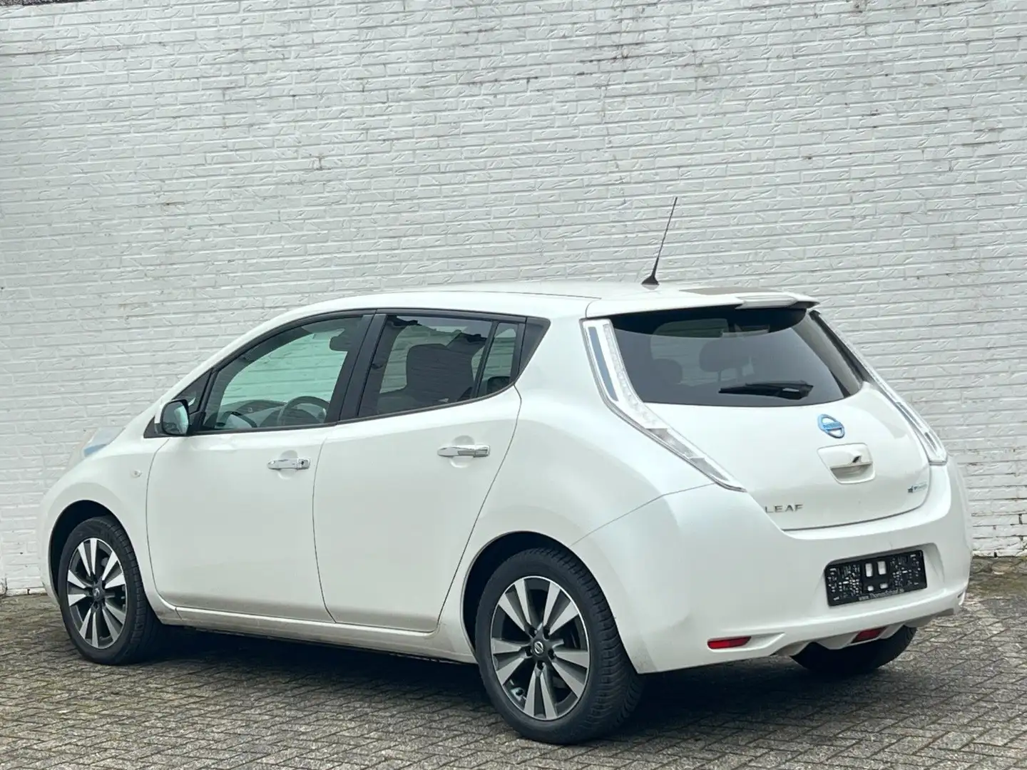 Nissan Leaf Acenta 30kWh Battery Leder Navi Kamera Bílá - 2