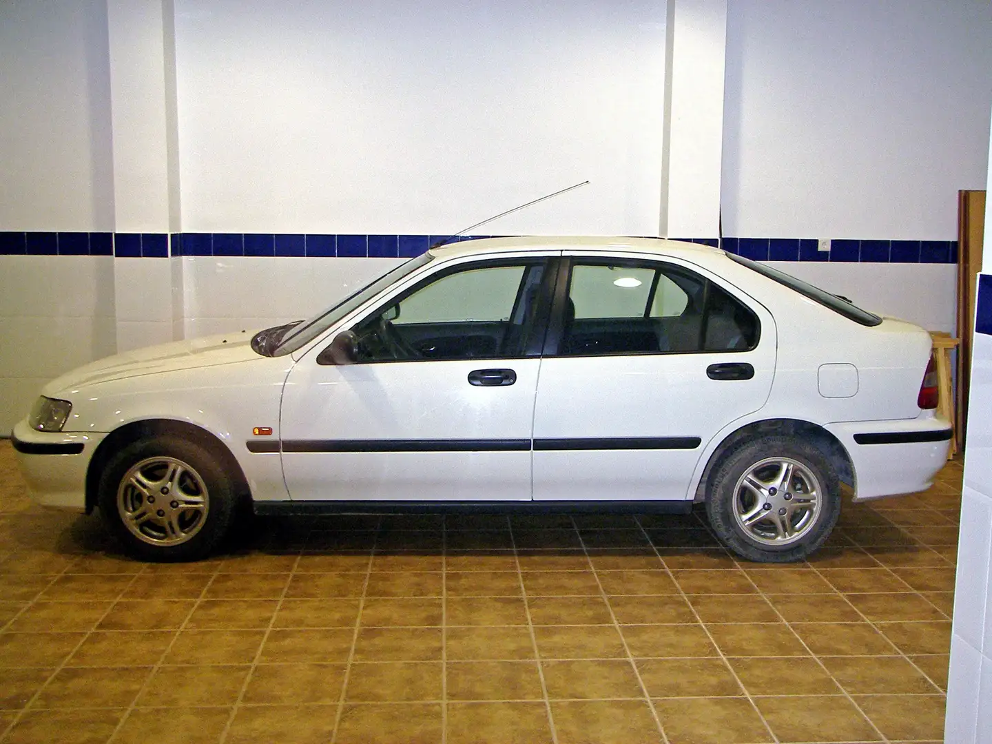 Honda Civic 1.5i LS VTEC Beyaz - 1
