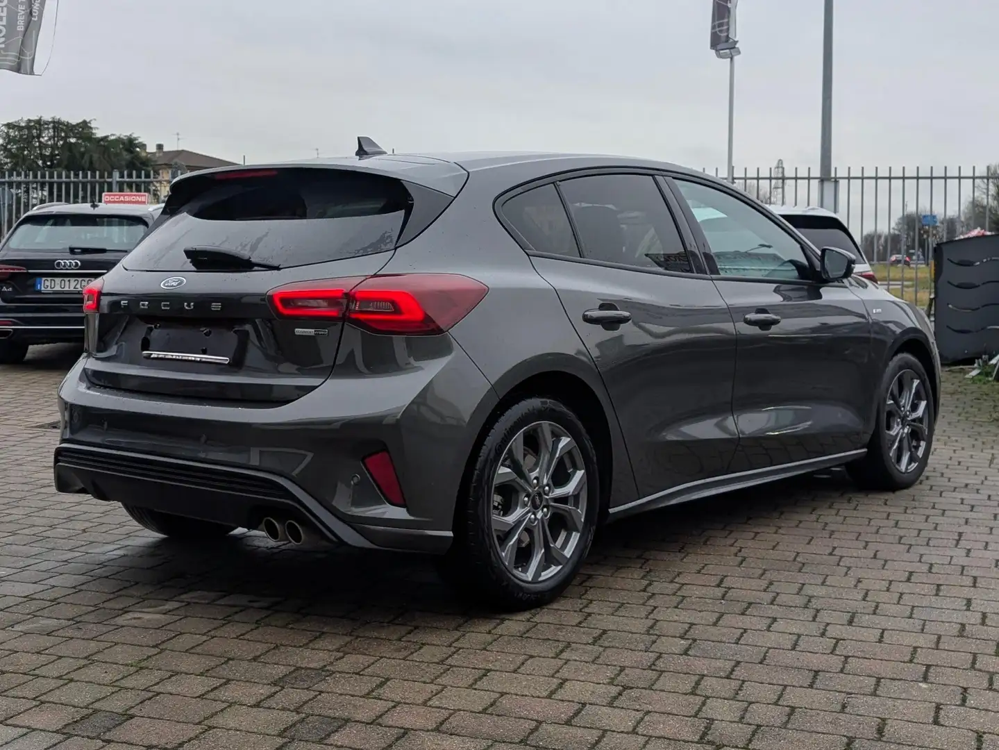 Ford Focus Focus V 2022 1.0t ecoboost h ST-Line 125cv Gris - 2