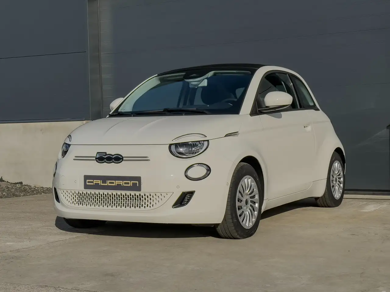 Fiat 500e Cabrio 43 kWh Long Range / Camera / 10″ Touchscreen