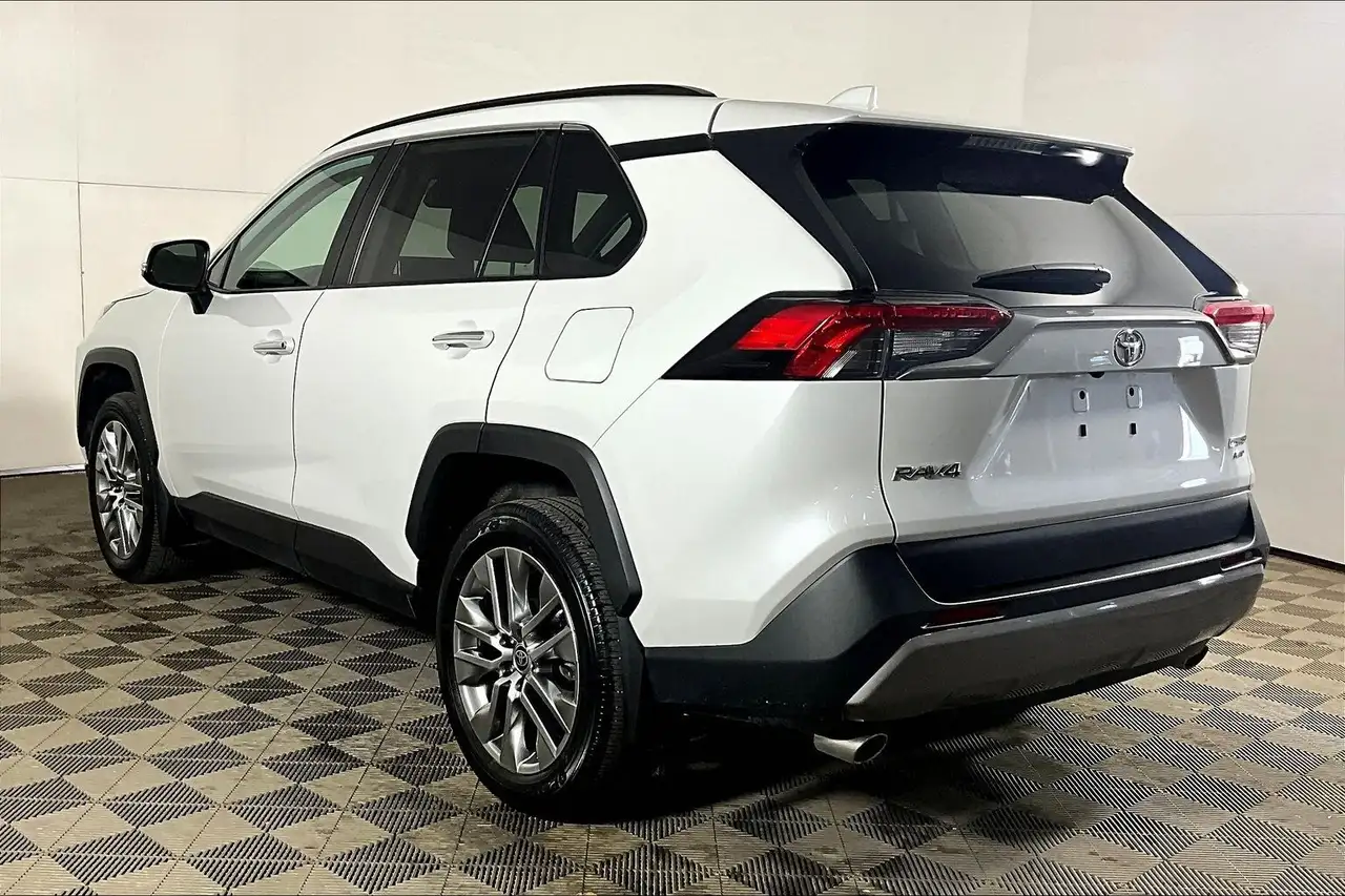 Toyota RAV 4 снимка Toyota RAV 4
