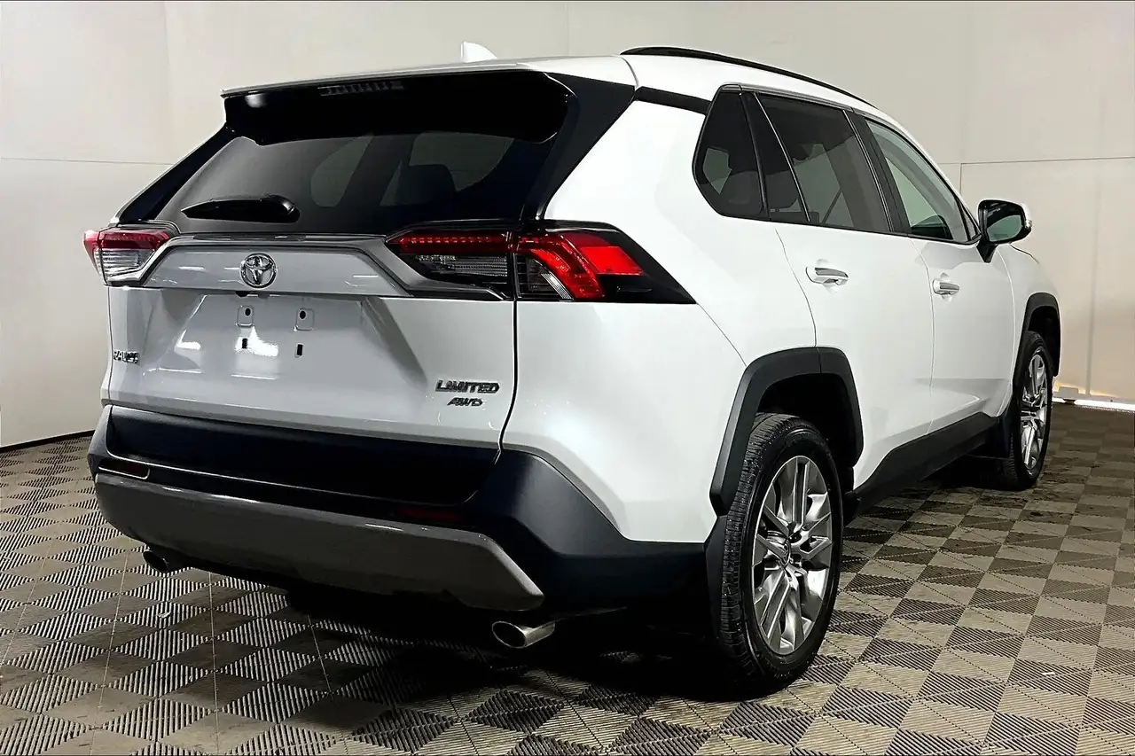 Toyota RAV 4 снимка Toyota RAV 4