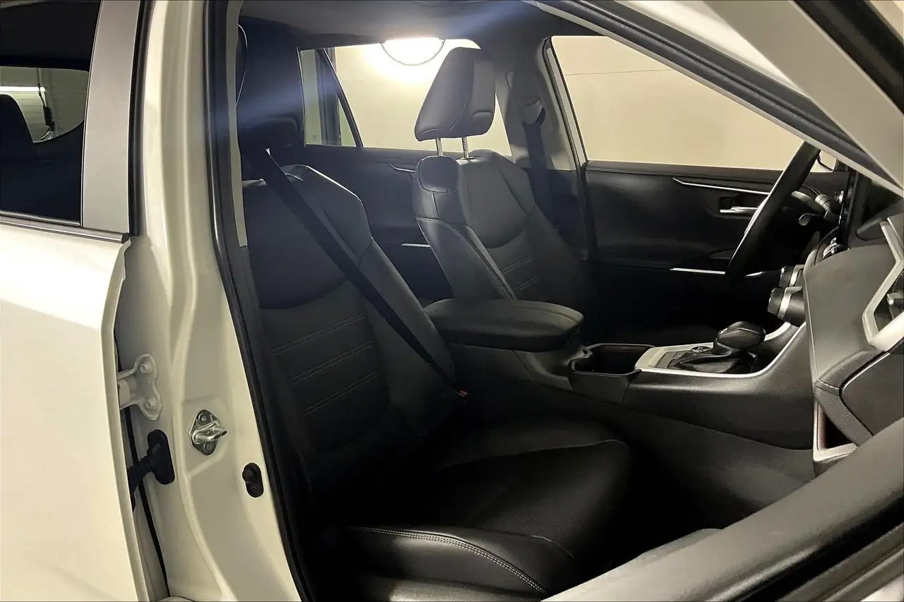 Toyota RAV 4 снимка Toyota RAV 4