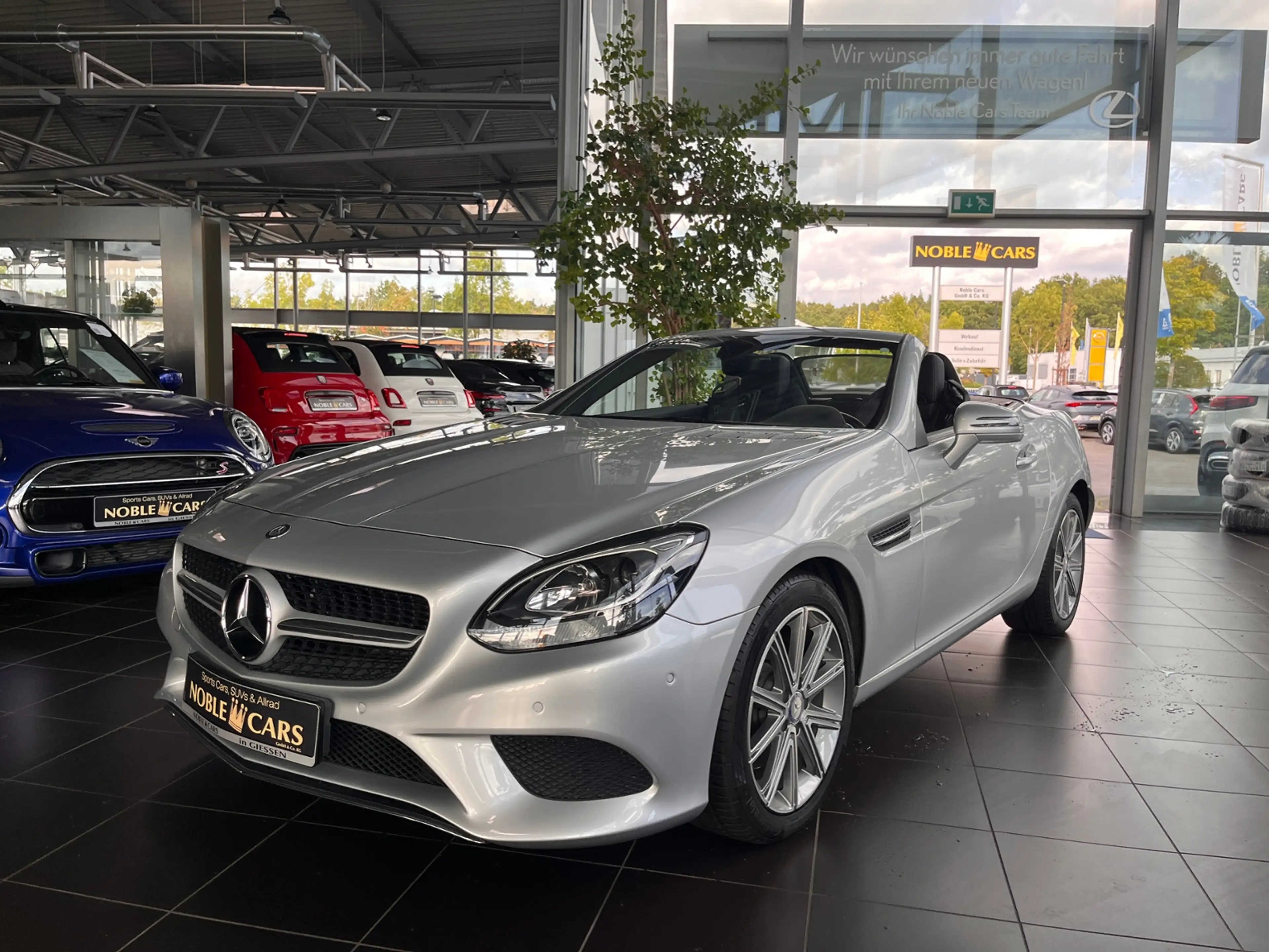 Mercedes-Benz SLC 300 Roadster PANO NAVI ALU — photo 3
