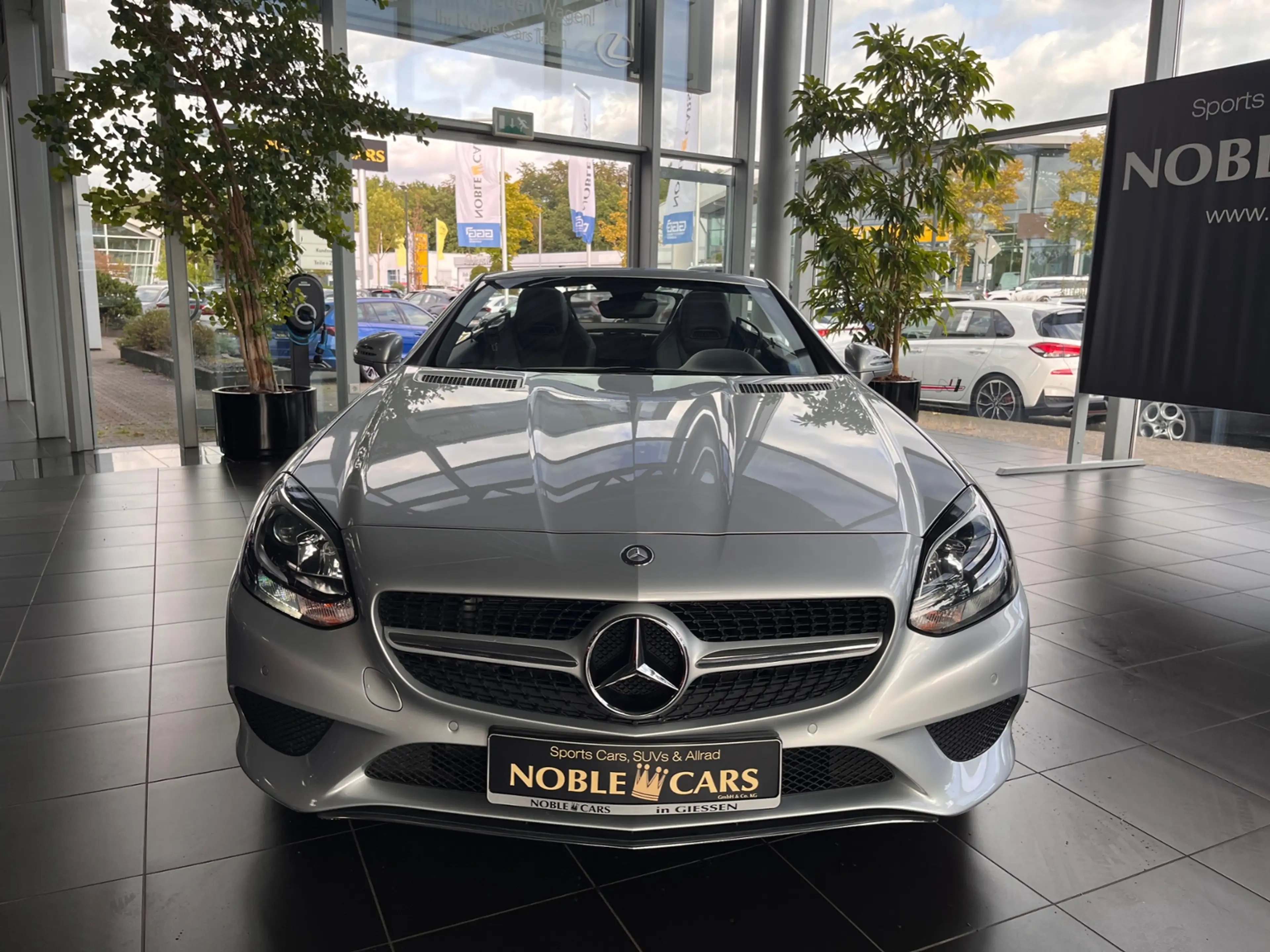 Mercedes-Benz SLC 300 Roadster PANO NAVI ALU — photo 2
