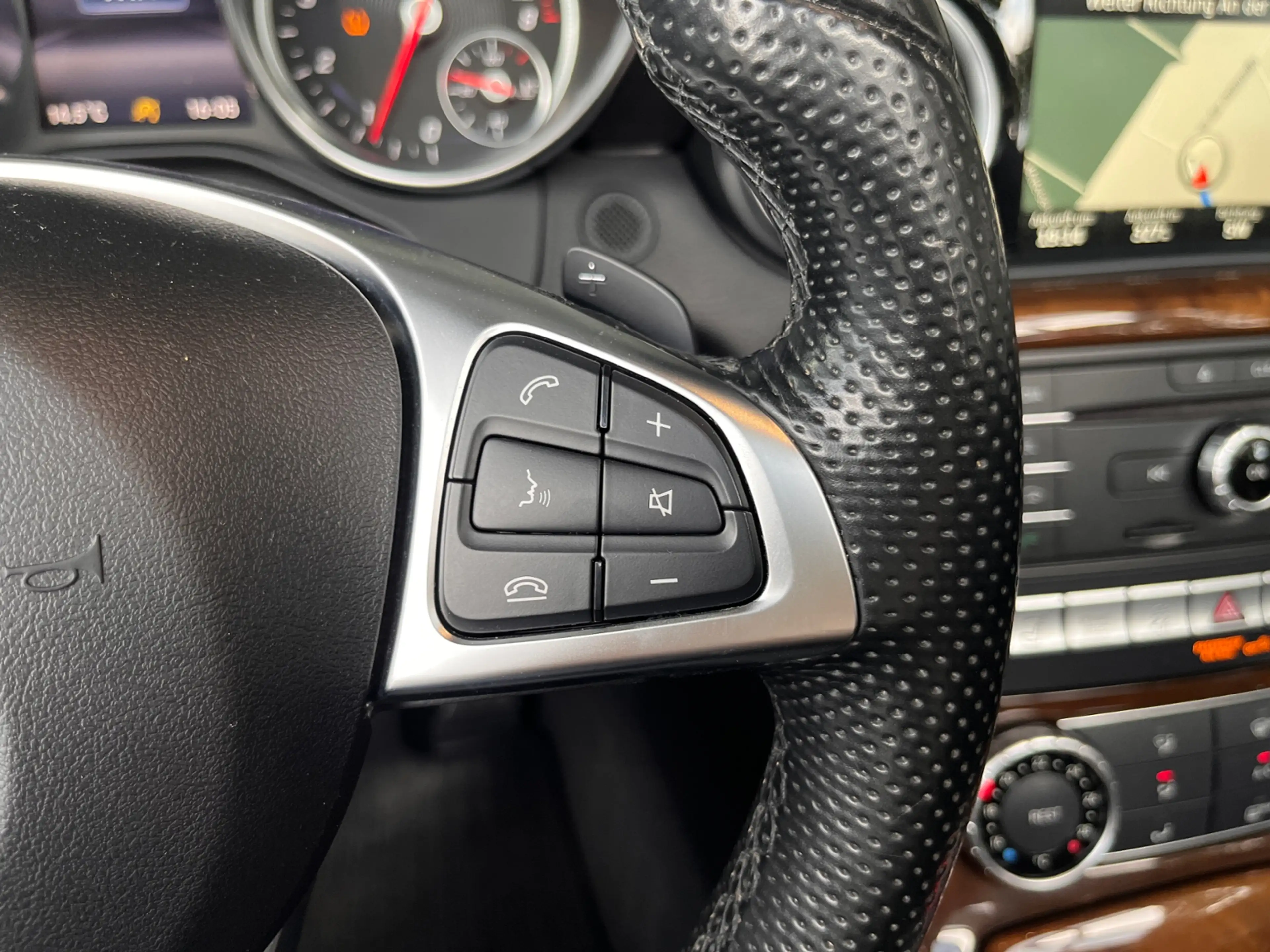 Mercedes-Benz SLC 300 Roadster PANO NAVI ALU — photo 14