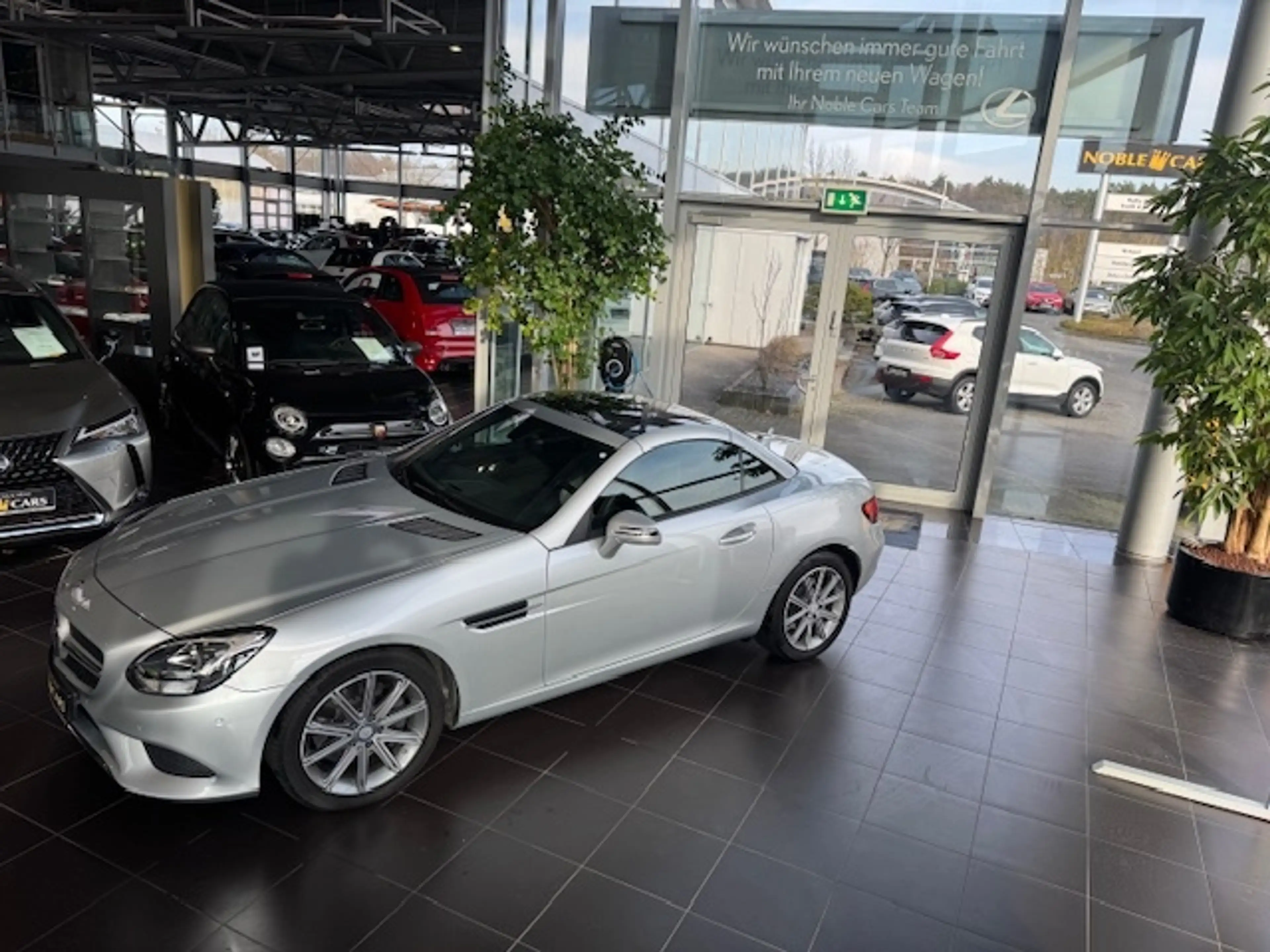 Mercedes-Benz SLC 300 Roadster PANO NAVI ALU — photo 4