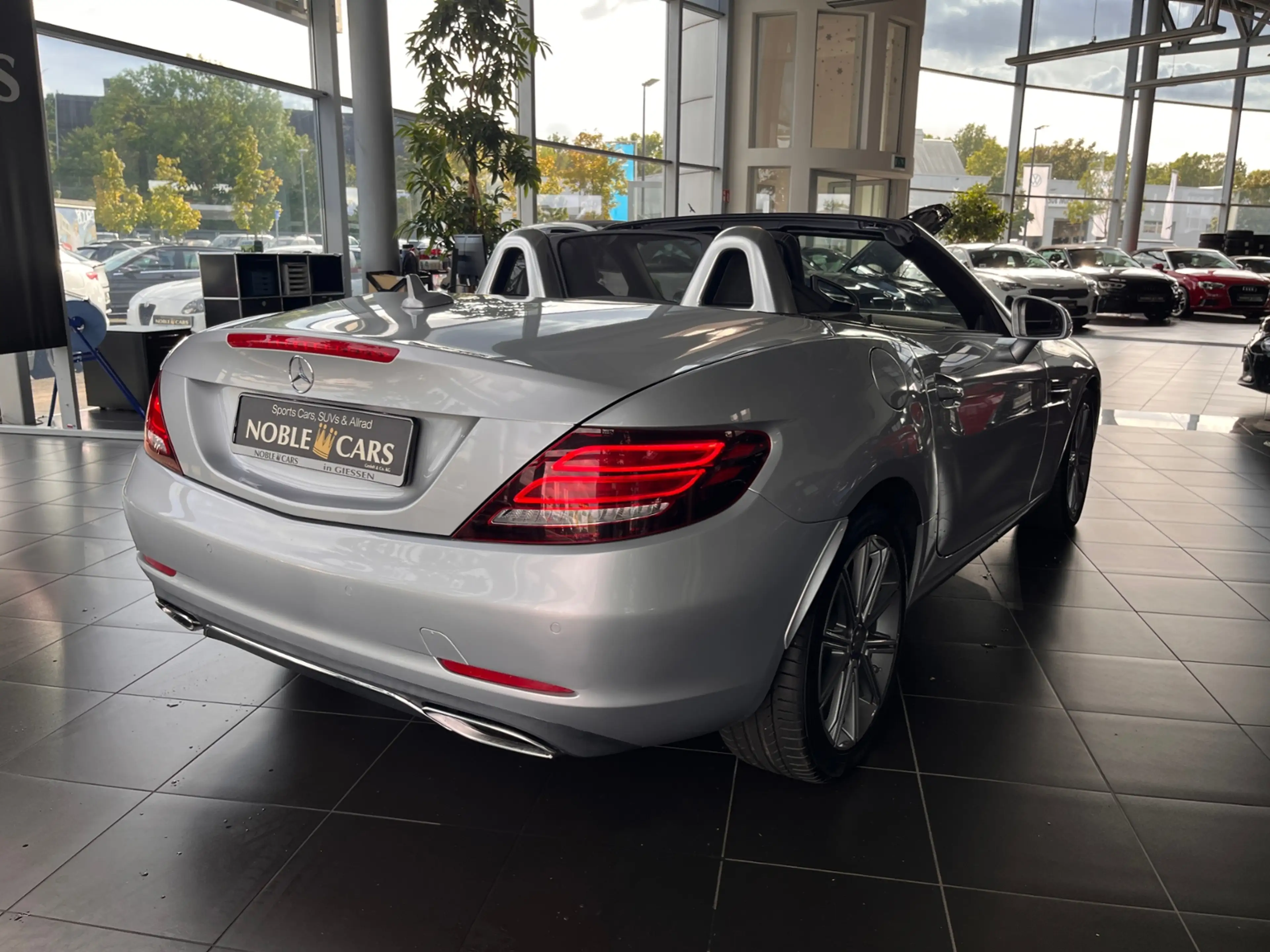 Mercedes-Benz SLC 300 Roadster PANO NAVI ALU — photo 7