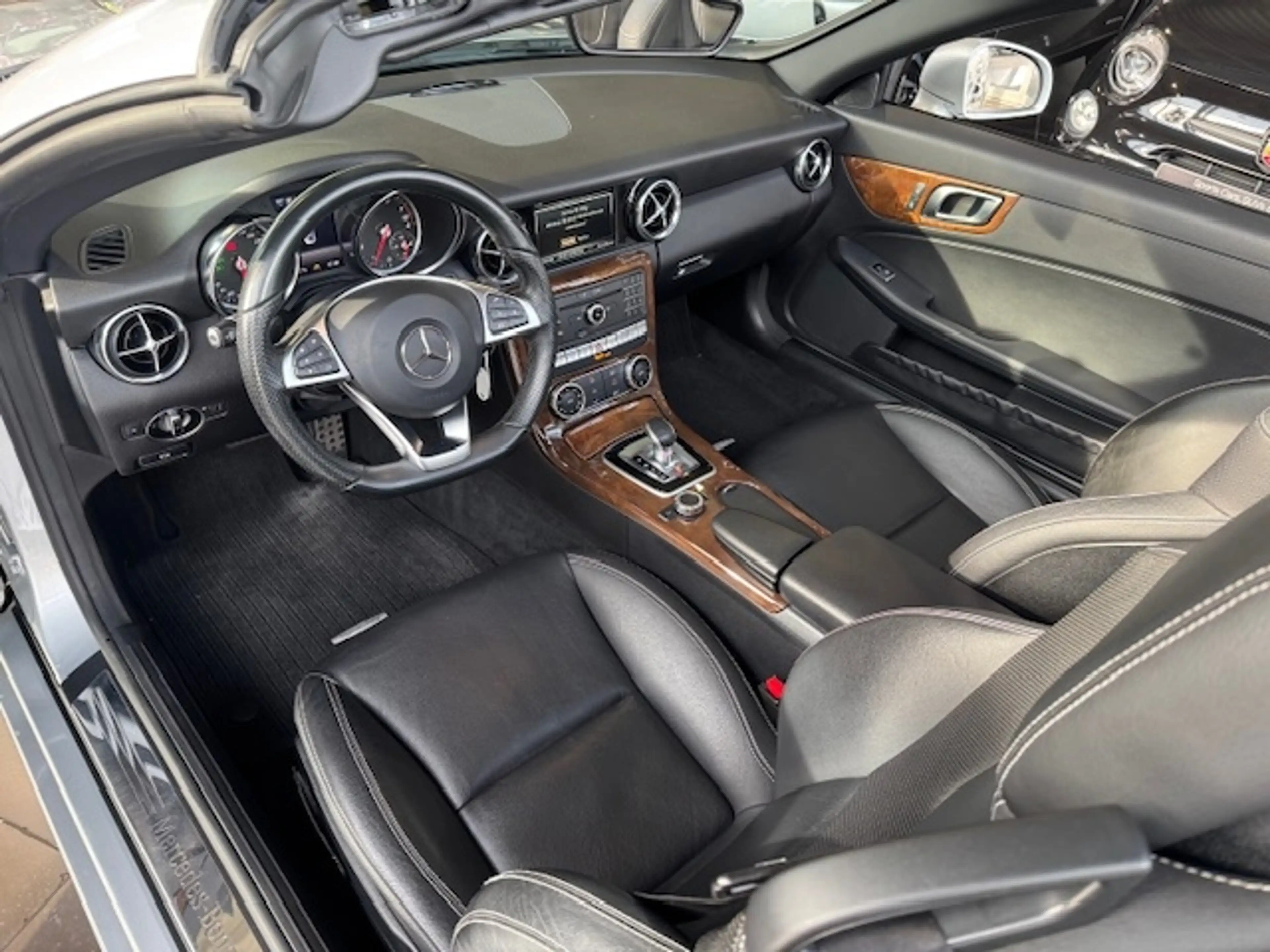 Mercedes-Benz SLC 300 Roadster PANO NAVI ALU — photo 11