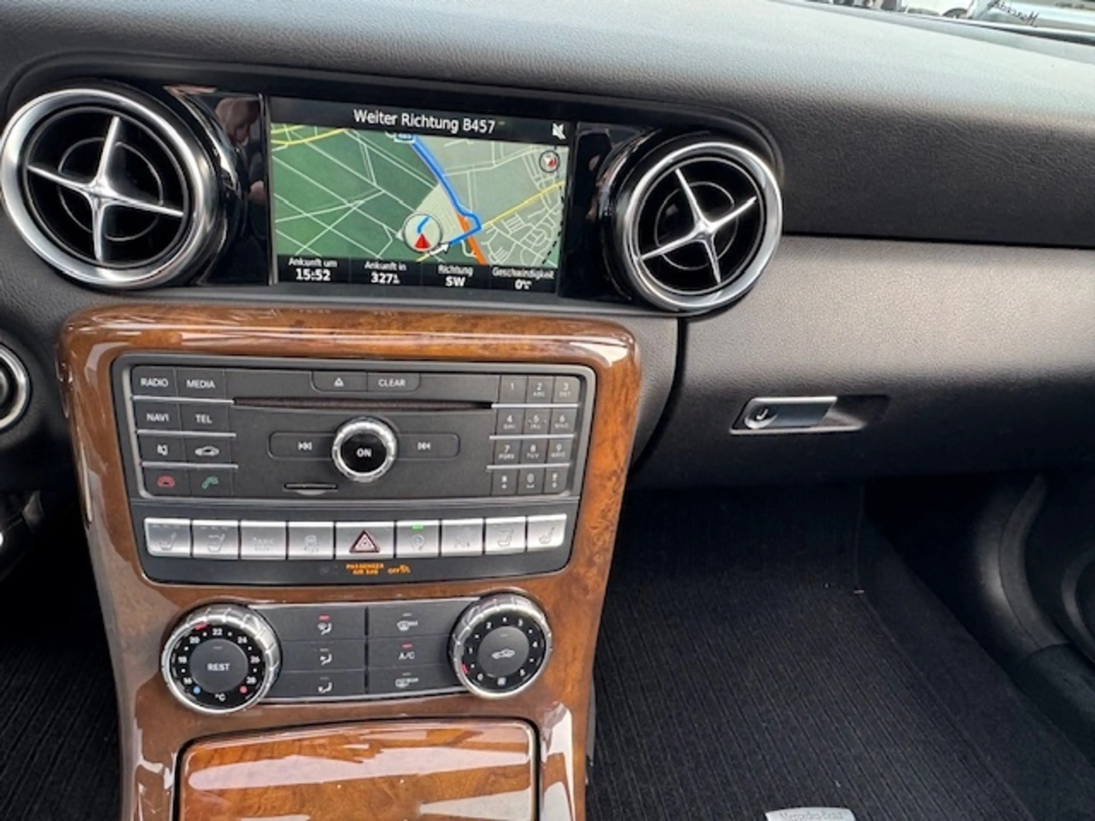 Mercedes-Benz SLC 300 Roadster PANO NAVI ALU — photo 15