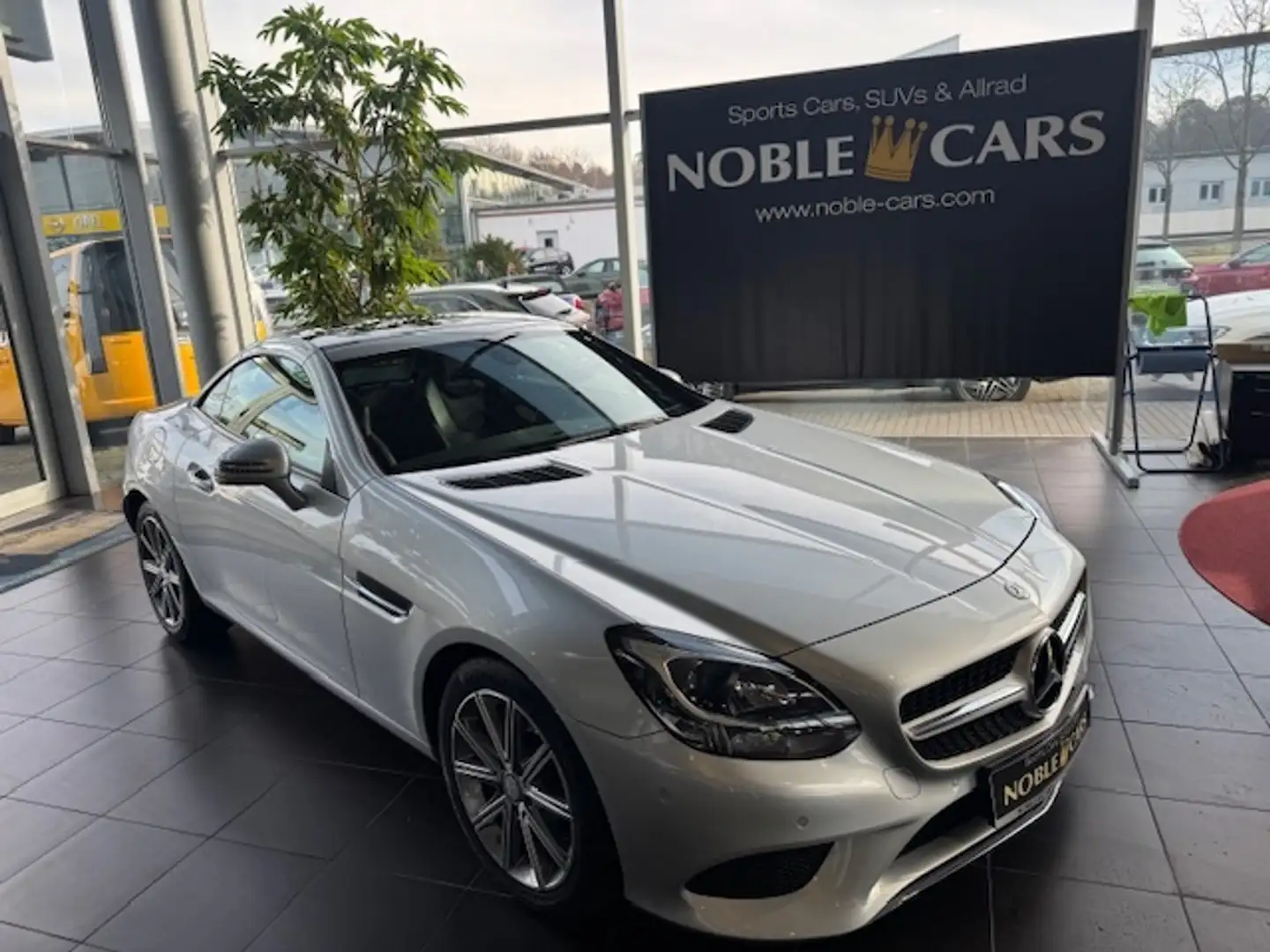Mercedes-Benz SLC 300 Roadster PANO NAVI ALU Silber - 1