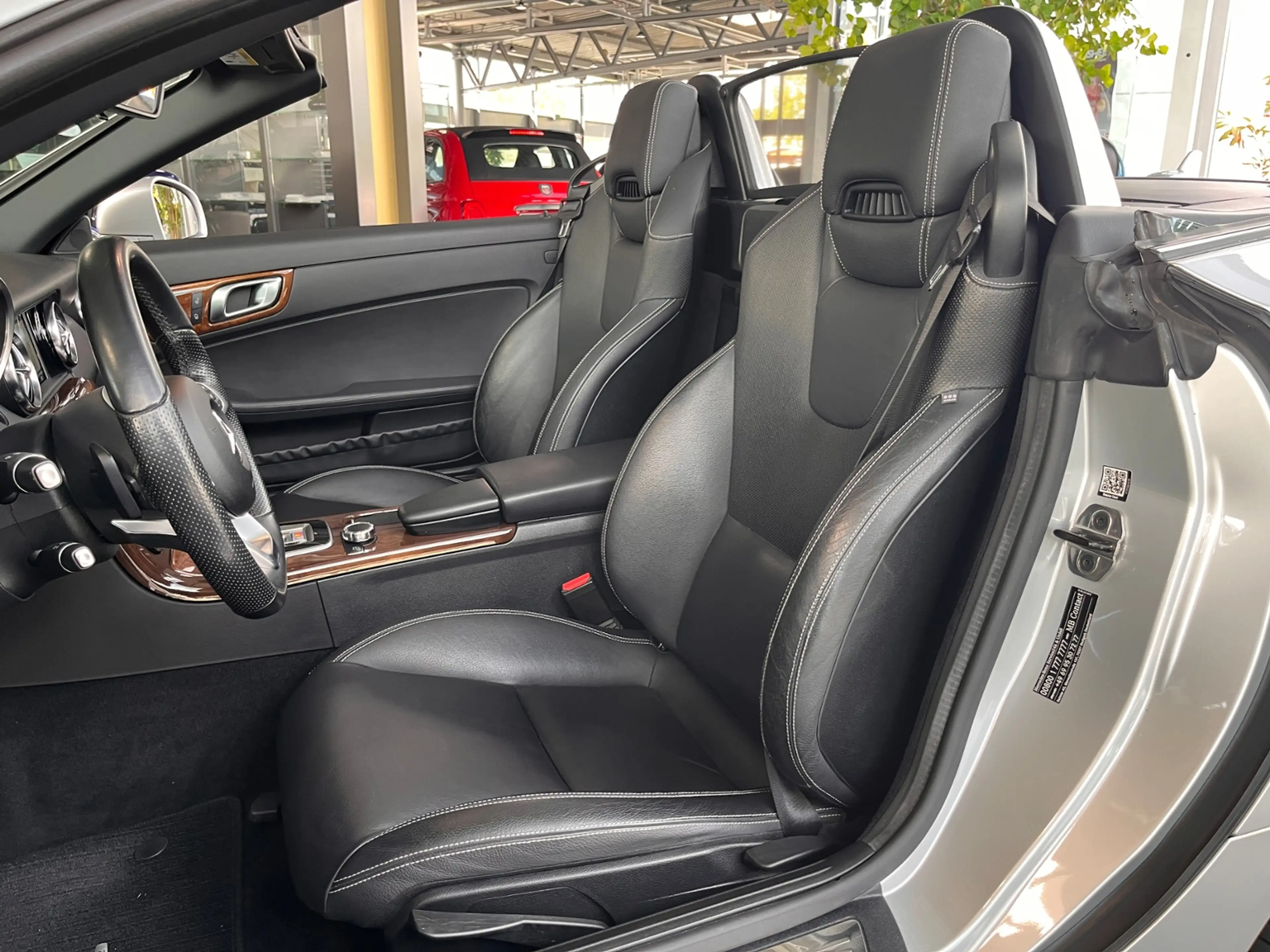 Mercedes-Benz SLC 300 Roadster PANO NAVI ALU — photo 10