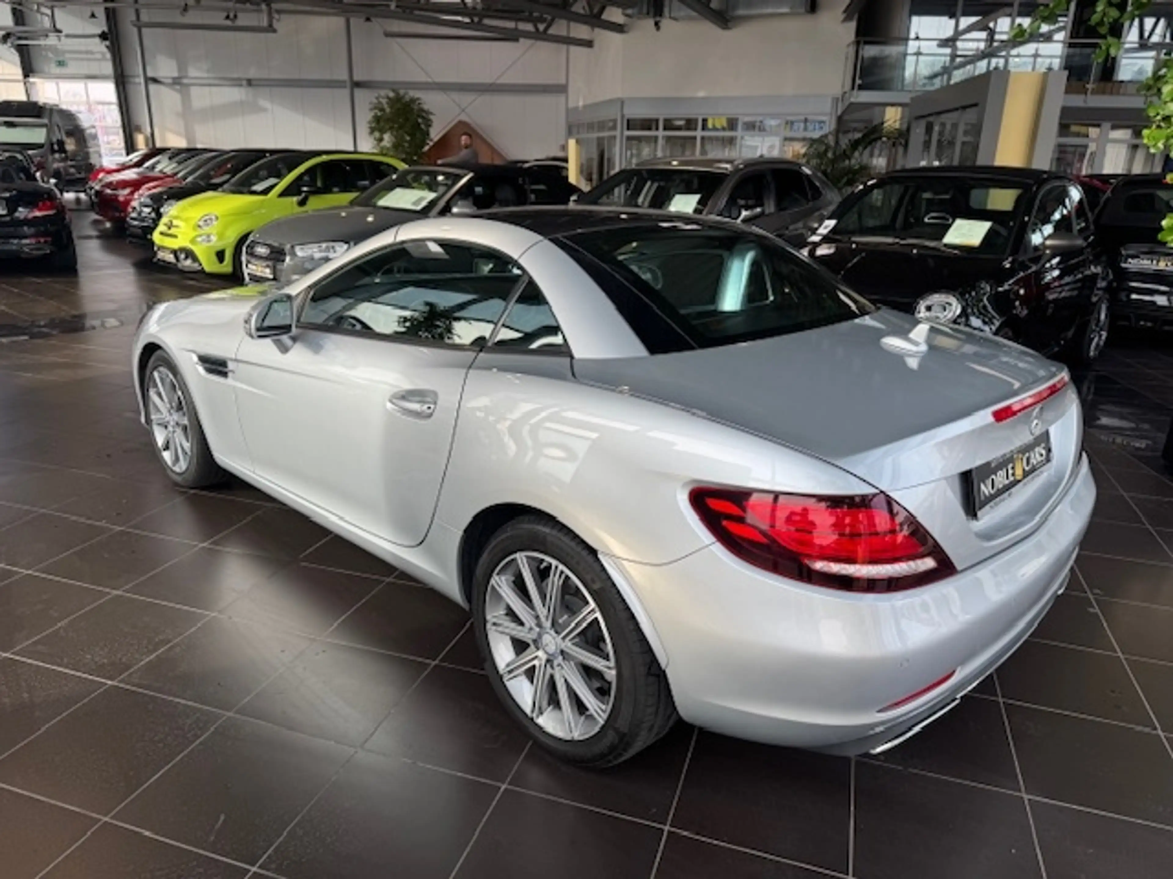 Mercedes-Benz SLC 300 Roadster PANO NAVI ALU — photo 5