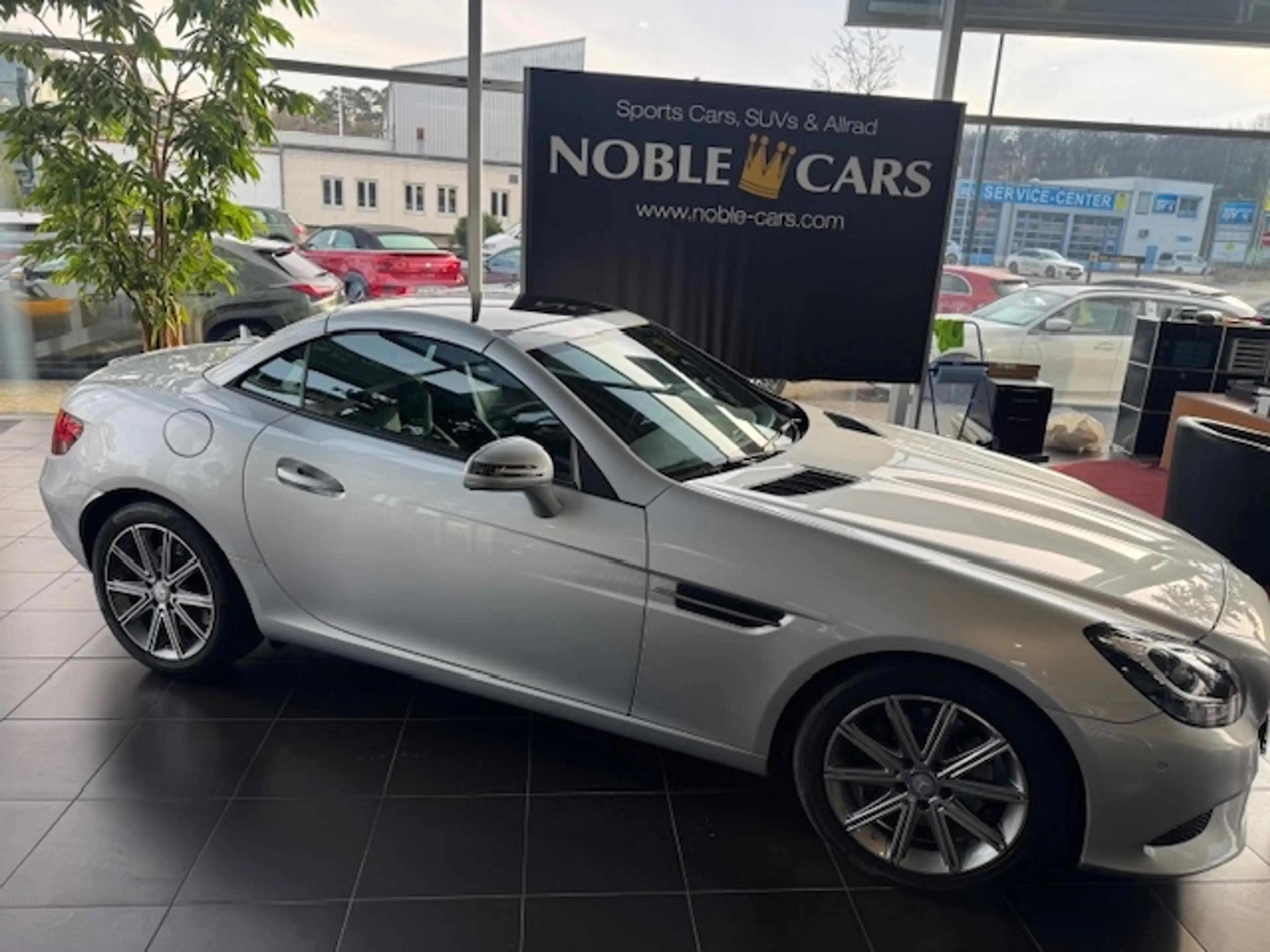 Mercedes-Benz SLC 300 Roadster PANO NAVI ALU — photo 8