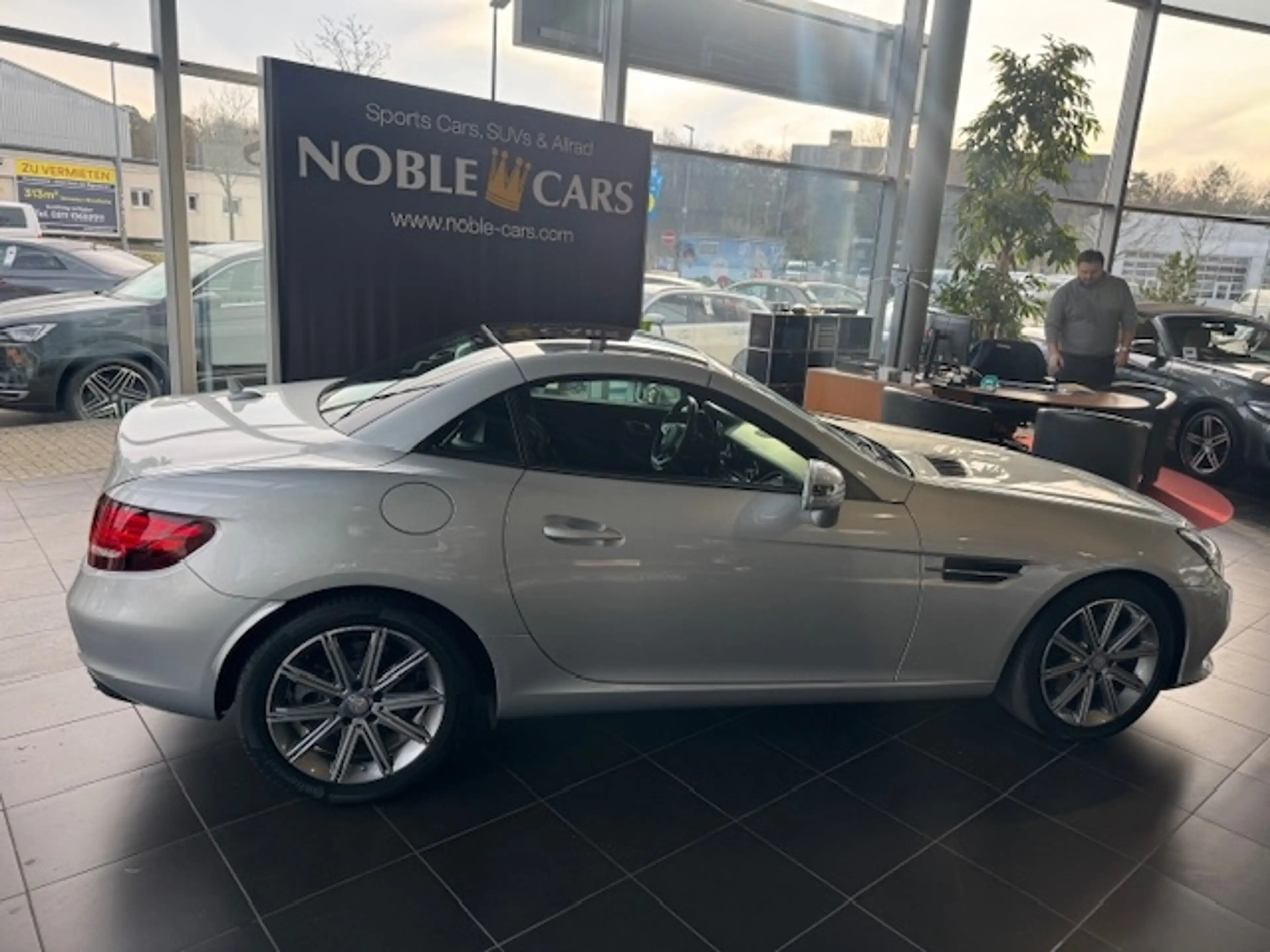 Mercedes-Benz SLC 300 Roadster PANO NAVI ALU — photo 7