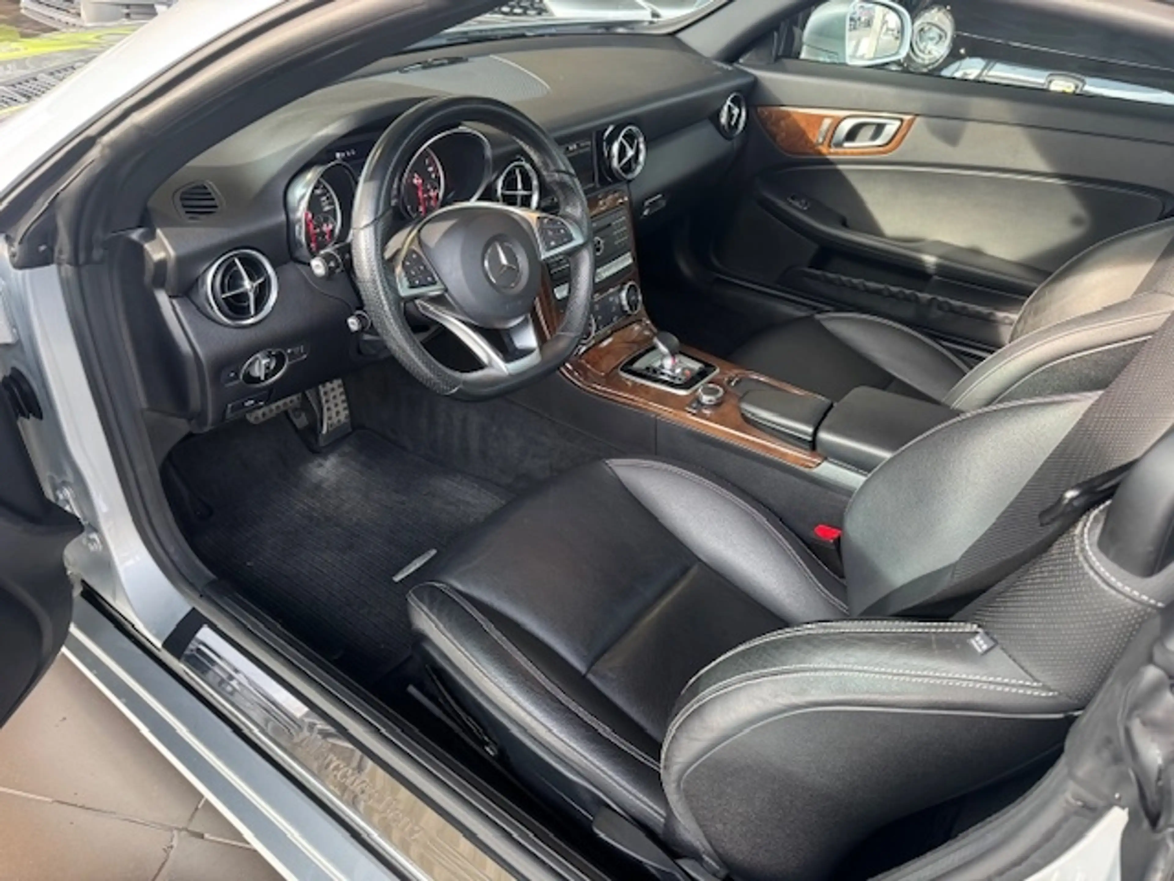 Mercedes-Benz SLC 300 Roadster PANO NAVI ALU — photo 10