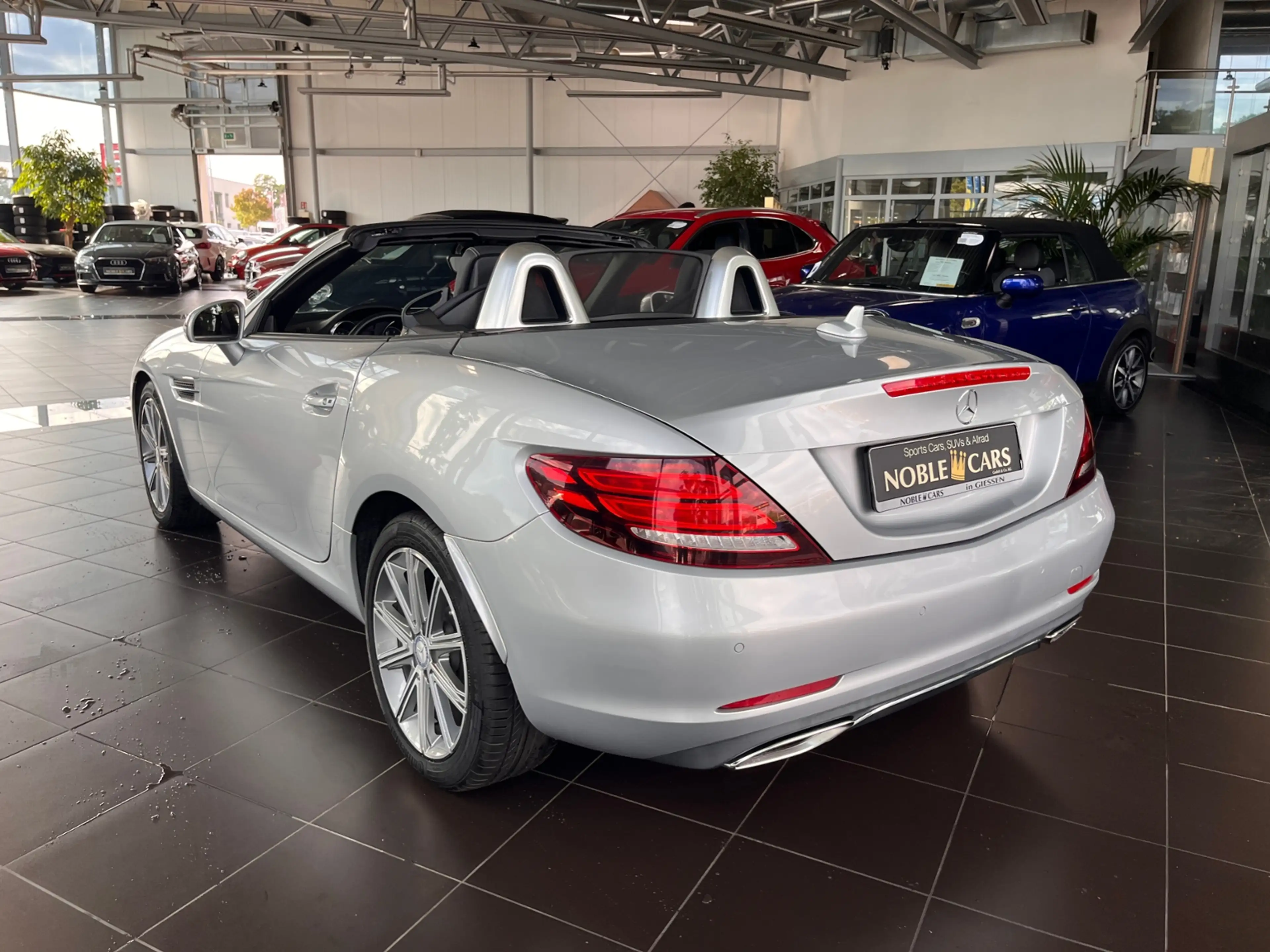 Mercedes-Benz SLC 300 Roadster PANO NAVI ALU — photo 5