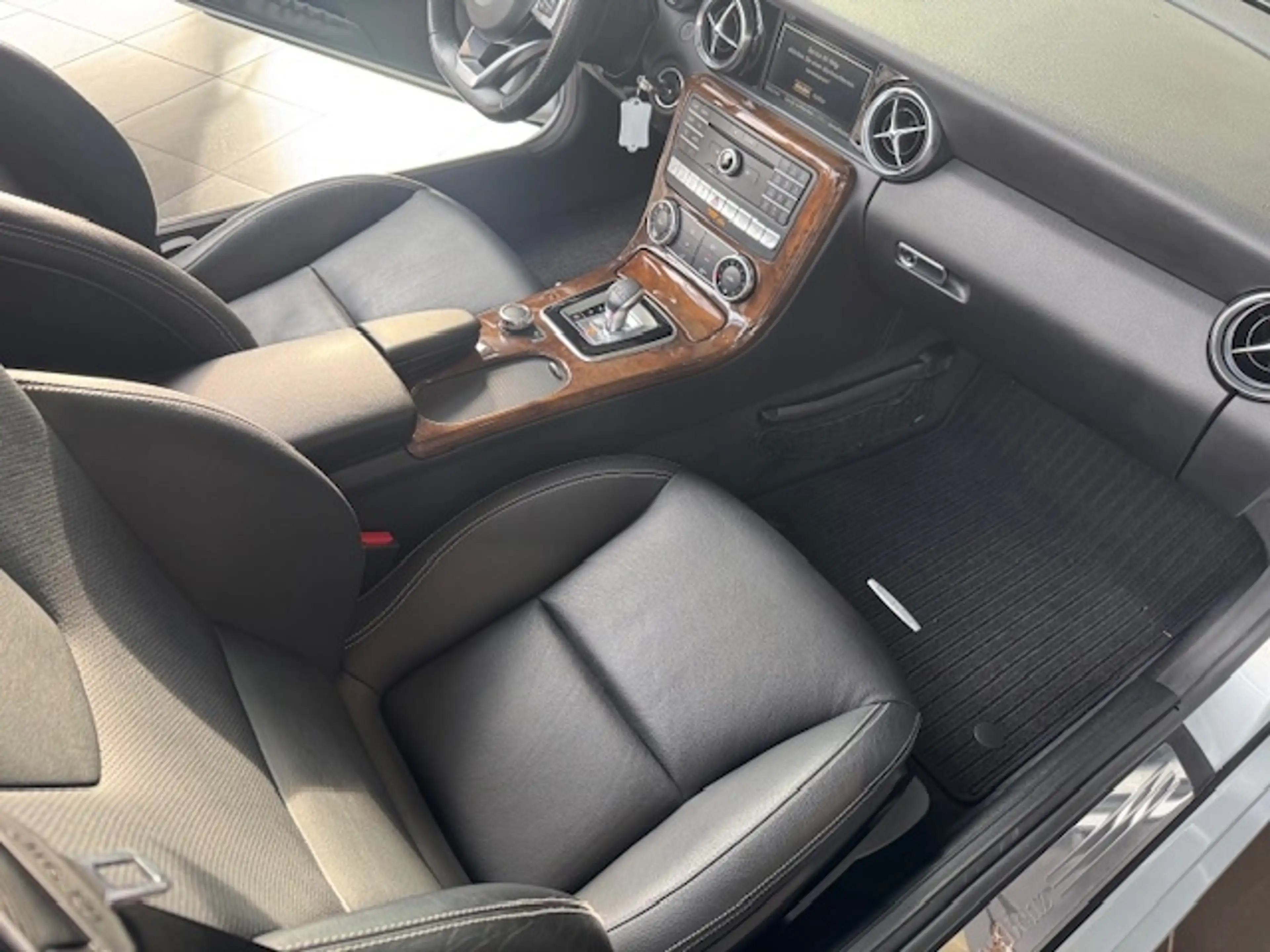 Mercedes-Benz SLC 300 Roadster PANO NAVI ALU — photo 13