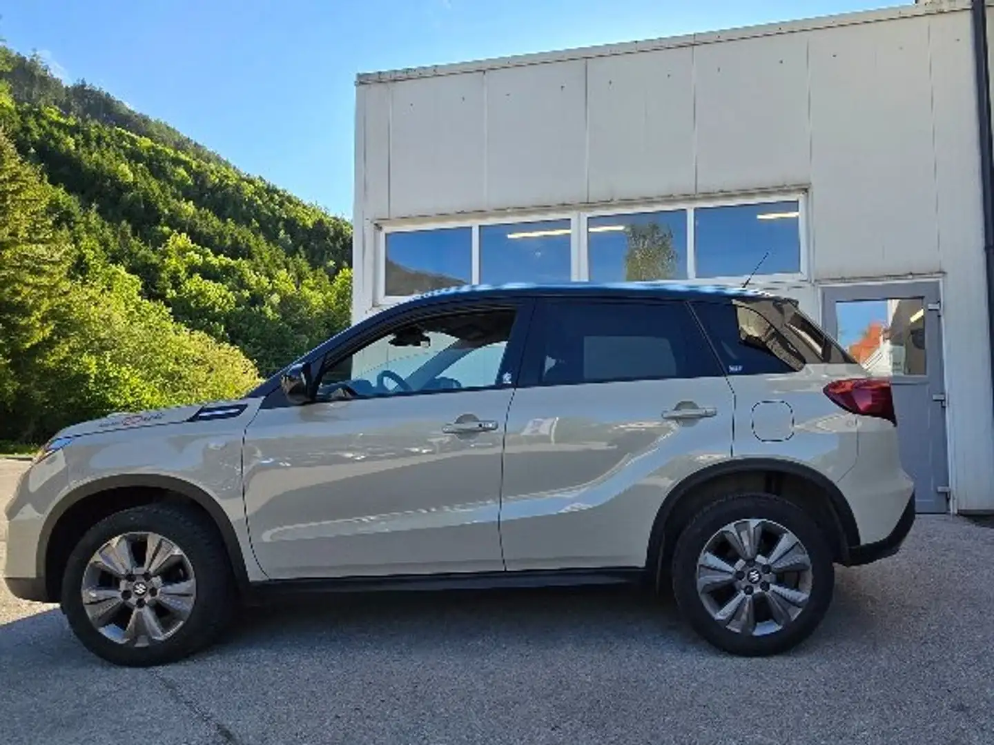 Suzuki Vitara Vitara 1,4 Hybrid ALLRAD Automatik Shine Beige - 2