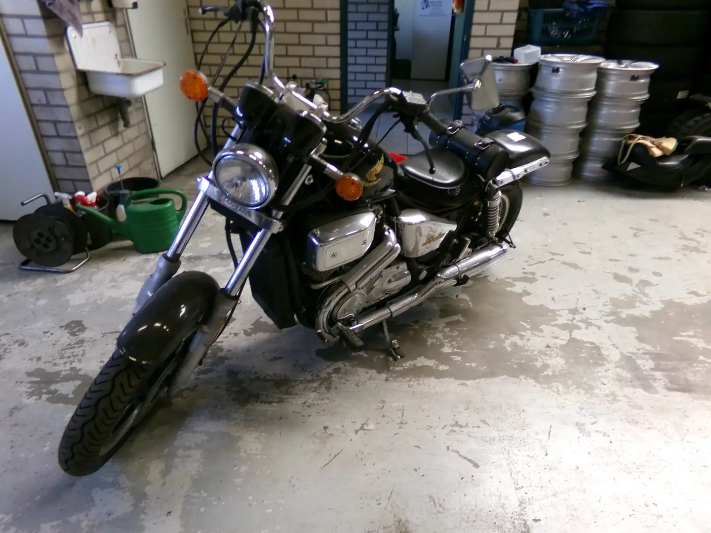 Honda Shadow 750 VT700C Zwart - 1