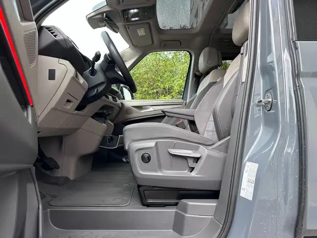 Volkswagen Multivan view 12