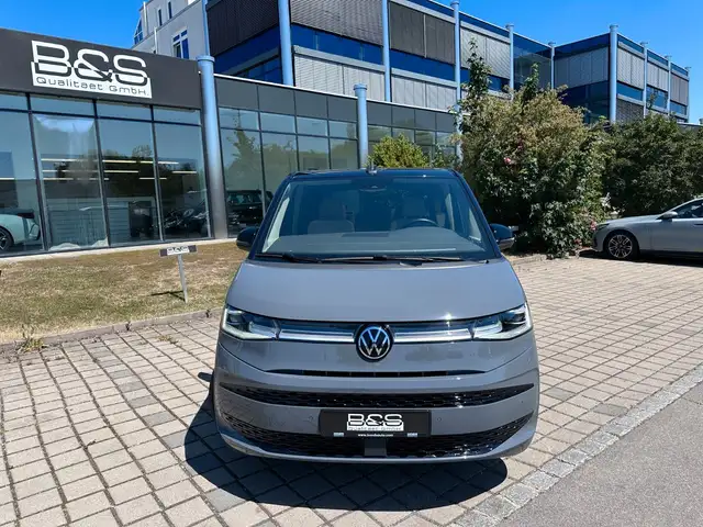 Volkswagen Multivan view 9