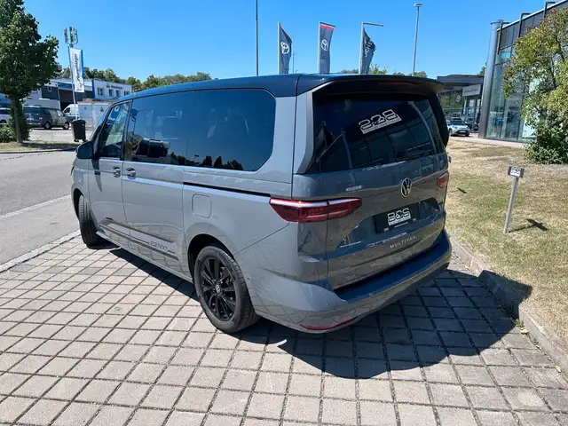 Volkswagen Multivan view 5