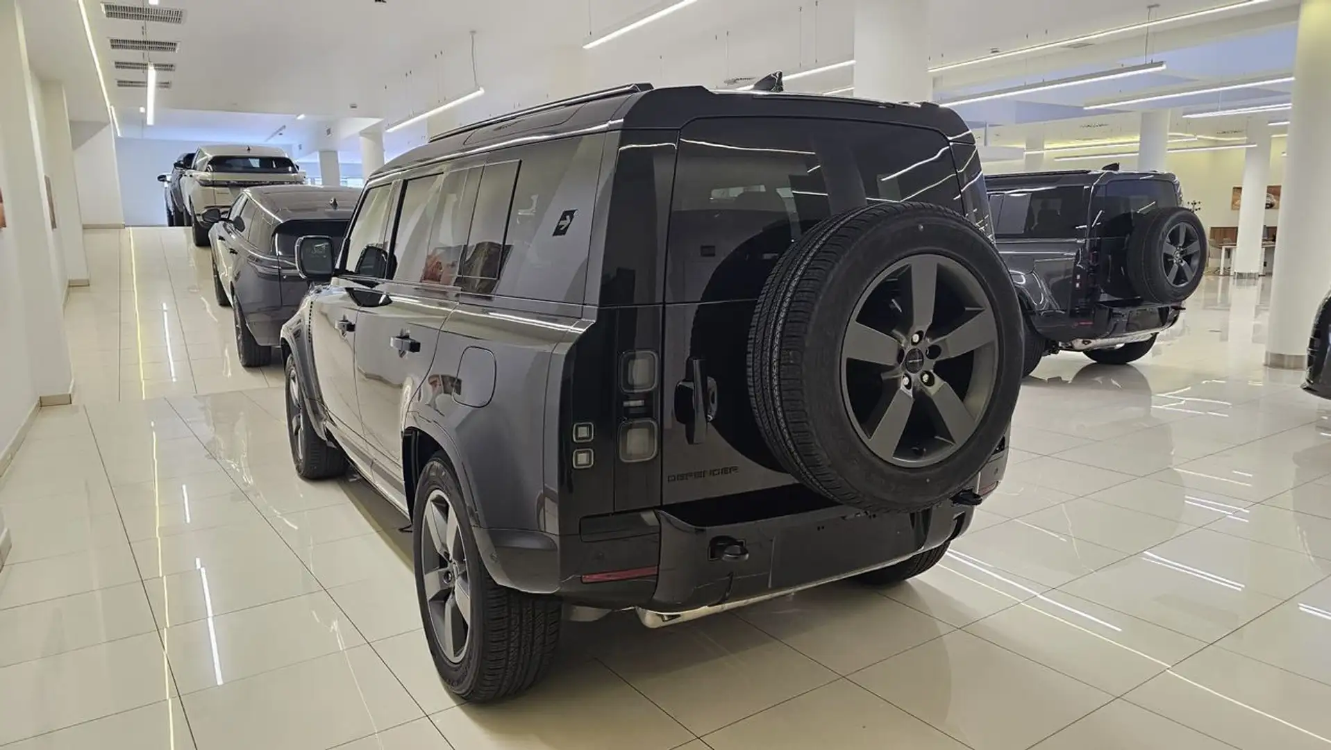 Land Rover Defender PHEV X-Dynamic SE Blanco - 2