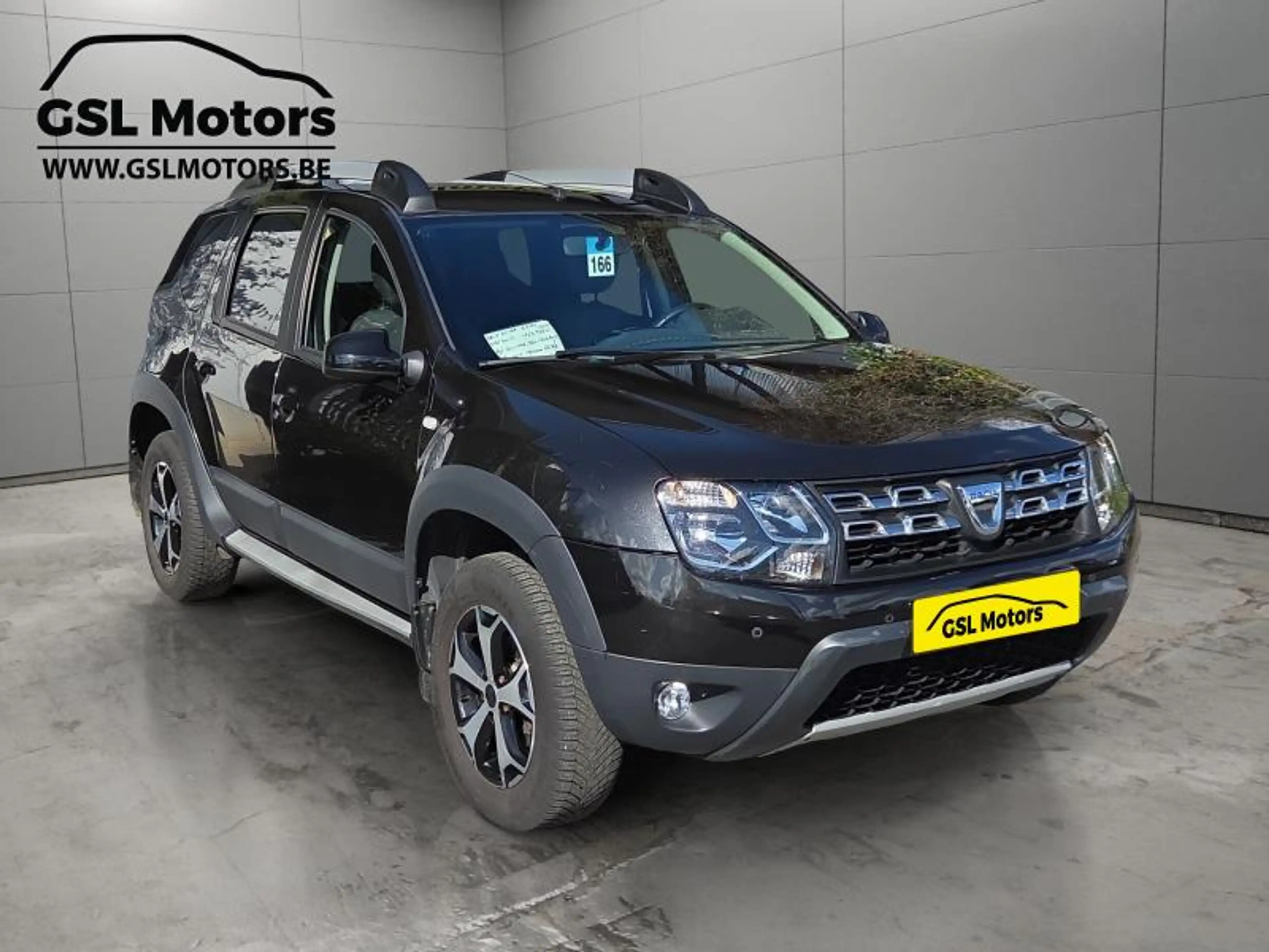 Dacia Duster 1.200cc 125cv 4x4 noir 08/17 Airco GPS Cruise — photo 3