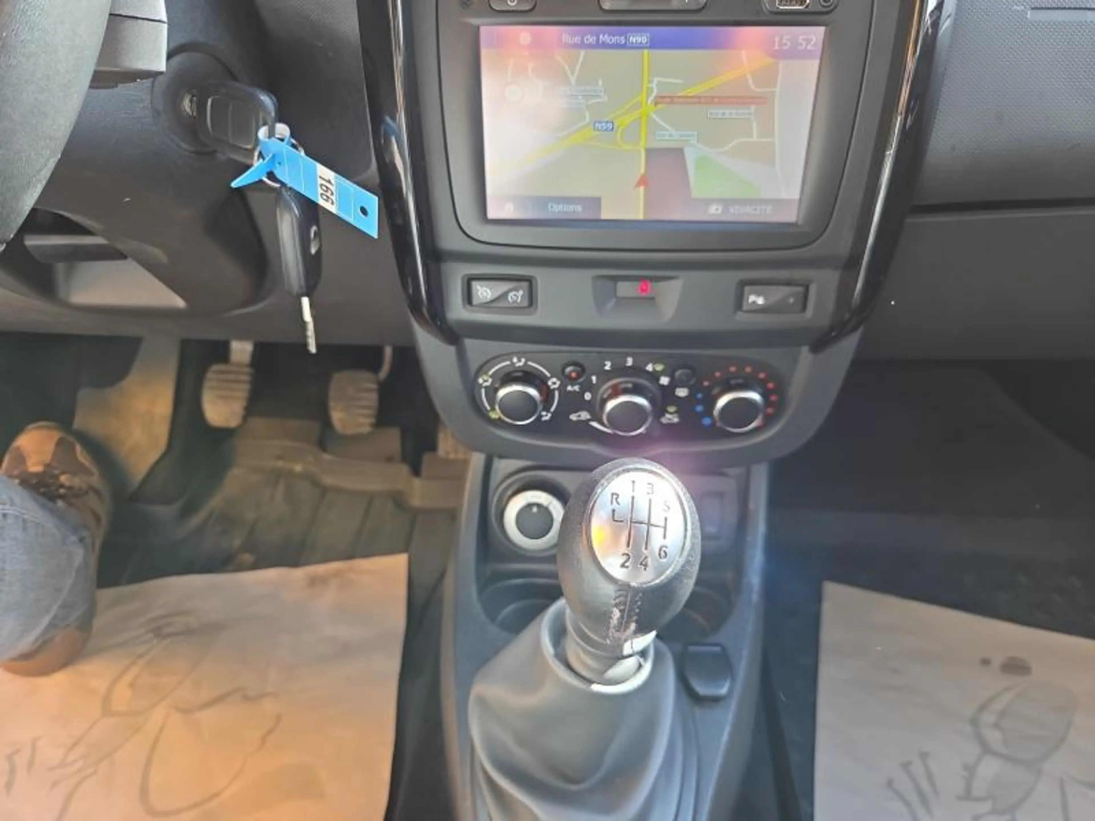 Dacia Duster 1.200cc 125cv 4x4 noir 08/17 Airco GPS Cruise — photo 13