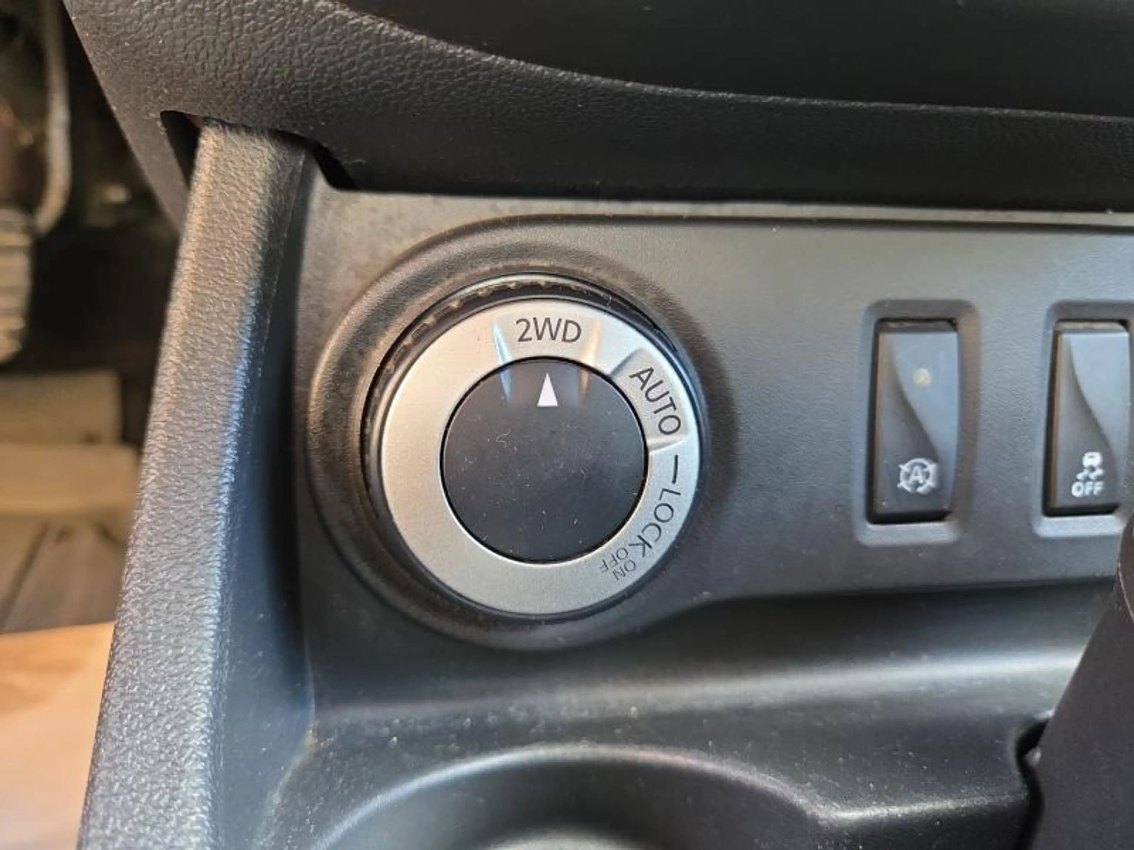Dacia Duster 1.200cc 125cv 4x4 noir 08/17 Airco GPS Cruise — photo 15