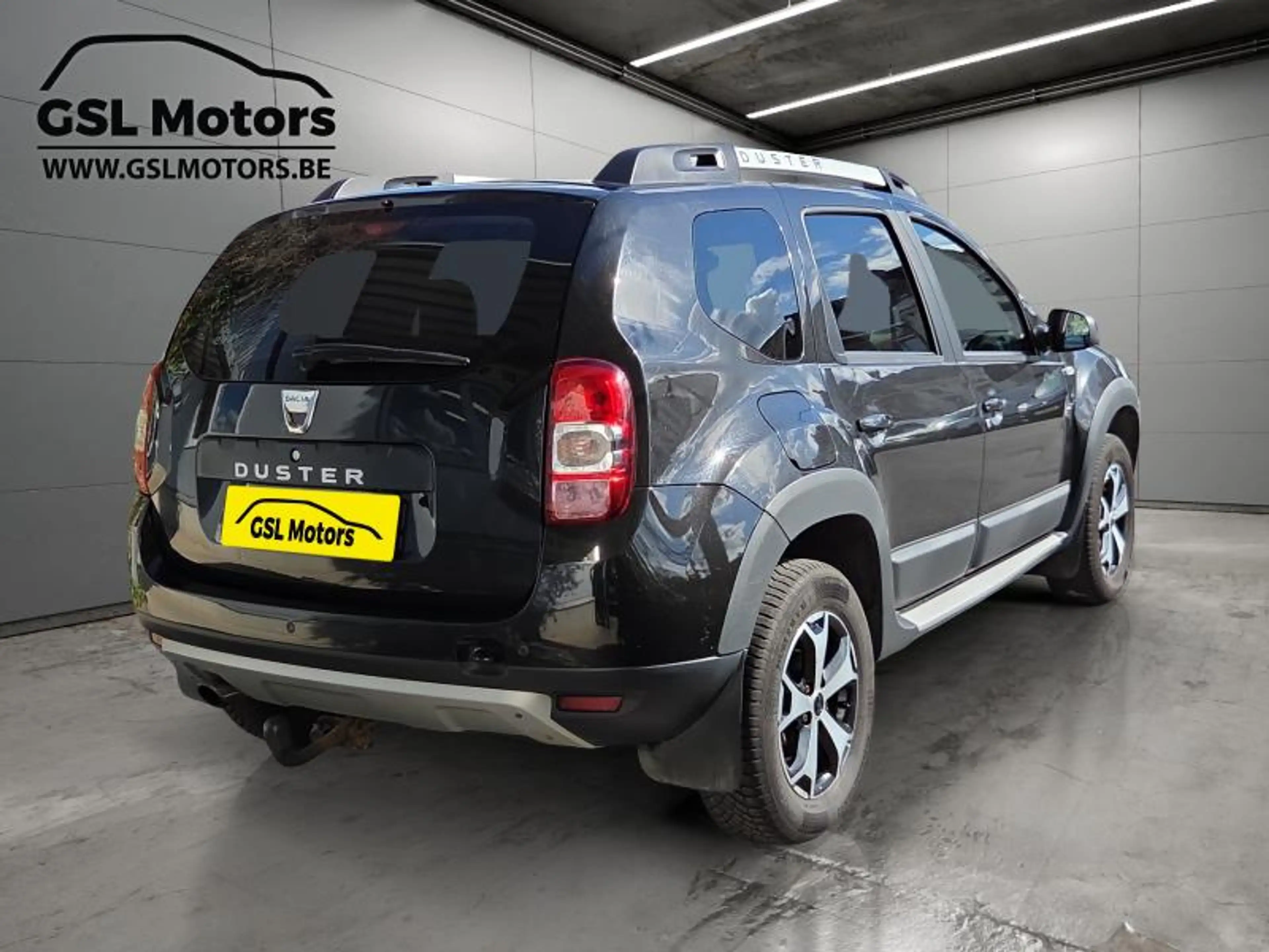 Dacia Duster 1.200cc 125cv 4x4 noir 08/17 Airco GPS Cruise — photo 4
