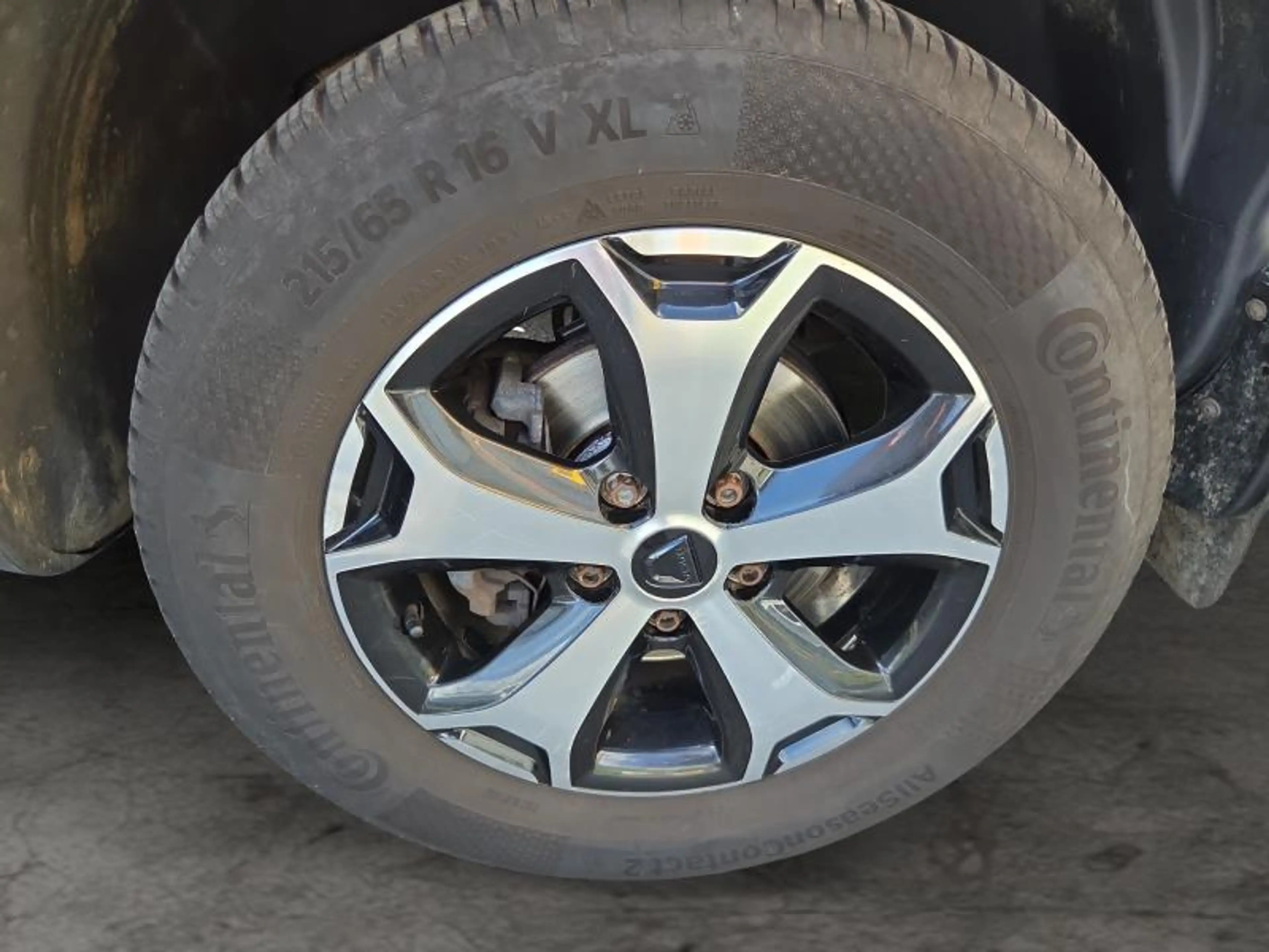 Dacia Duster 1.200cc 125cv 4x4 noir 08/17 Airco GPS Cruise — photo 8