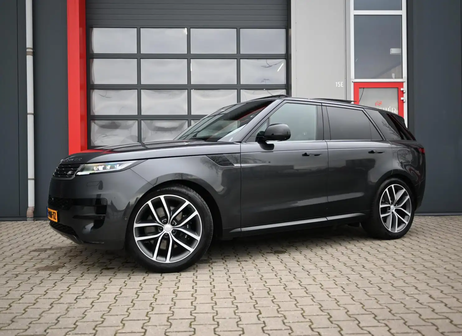 Land Rover Range Rover Sport 3.0 P460e SE PHEV | PANO | LUCHTVERING | MERIDIAN - 1