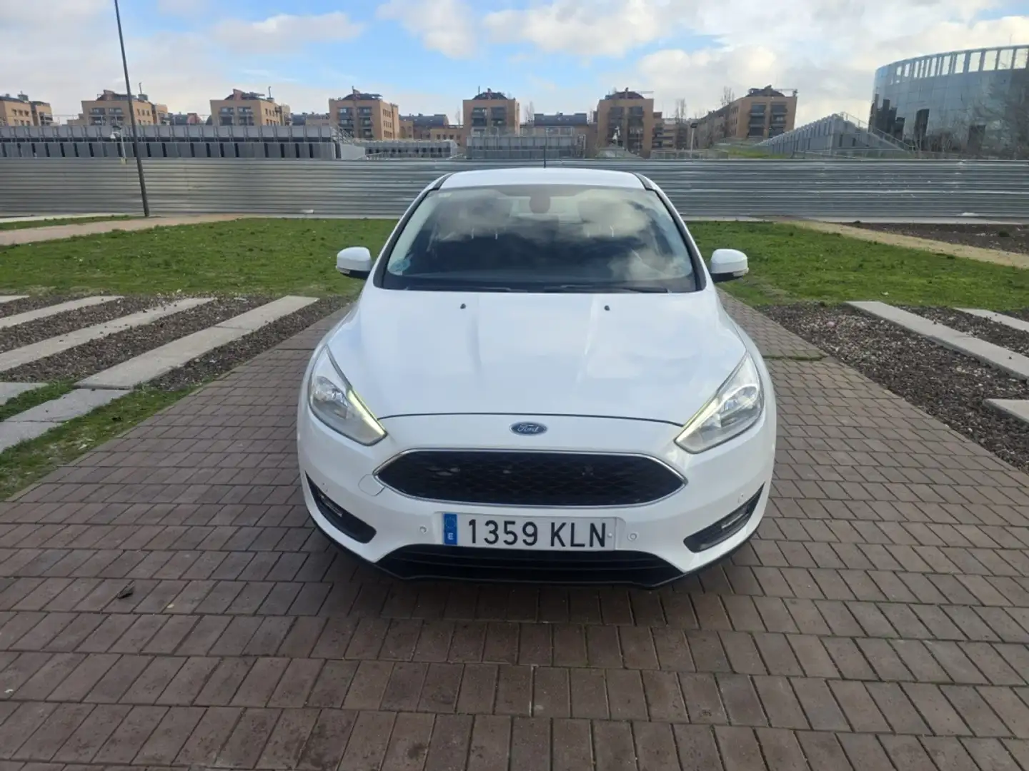Ford Focus 1.5TDCi Business 120 Blanc - 2