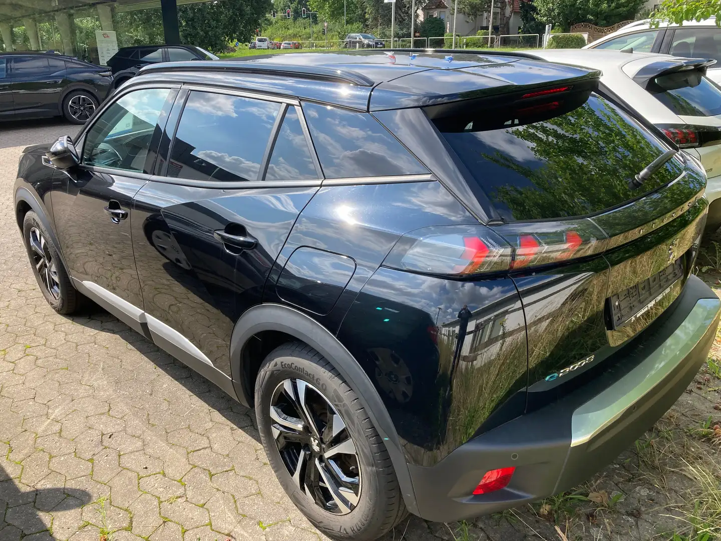 Peugeot 2008 e- Allure Pack Schwarz - 2