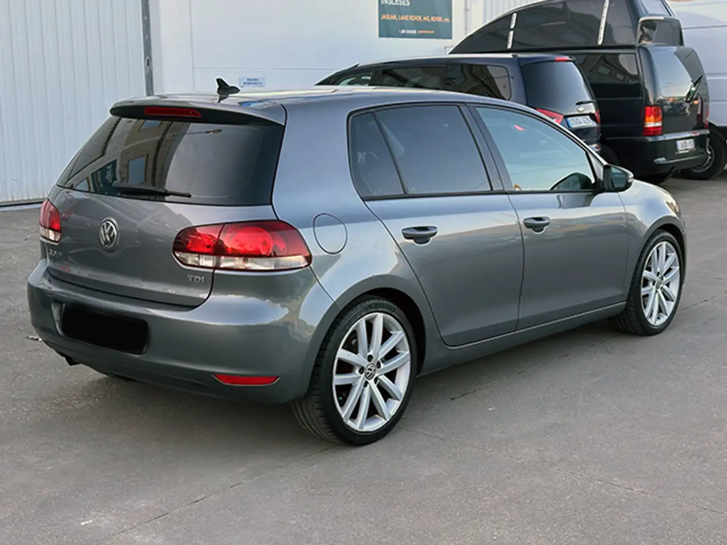 Volkswagen Golf 1.6TDI CR Advance 105 Grijs - 2