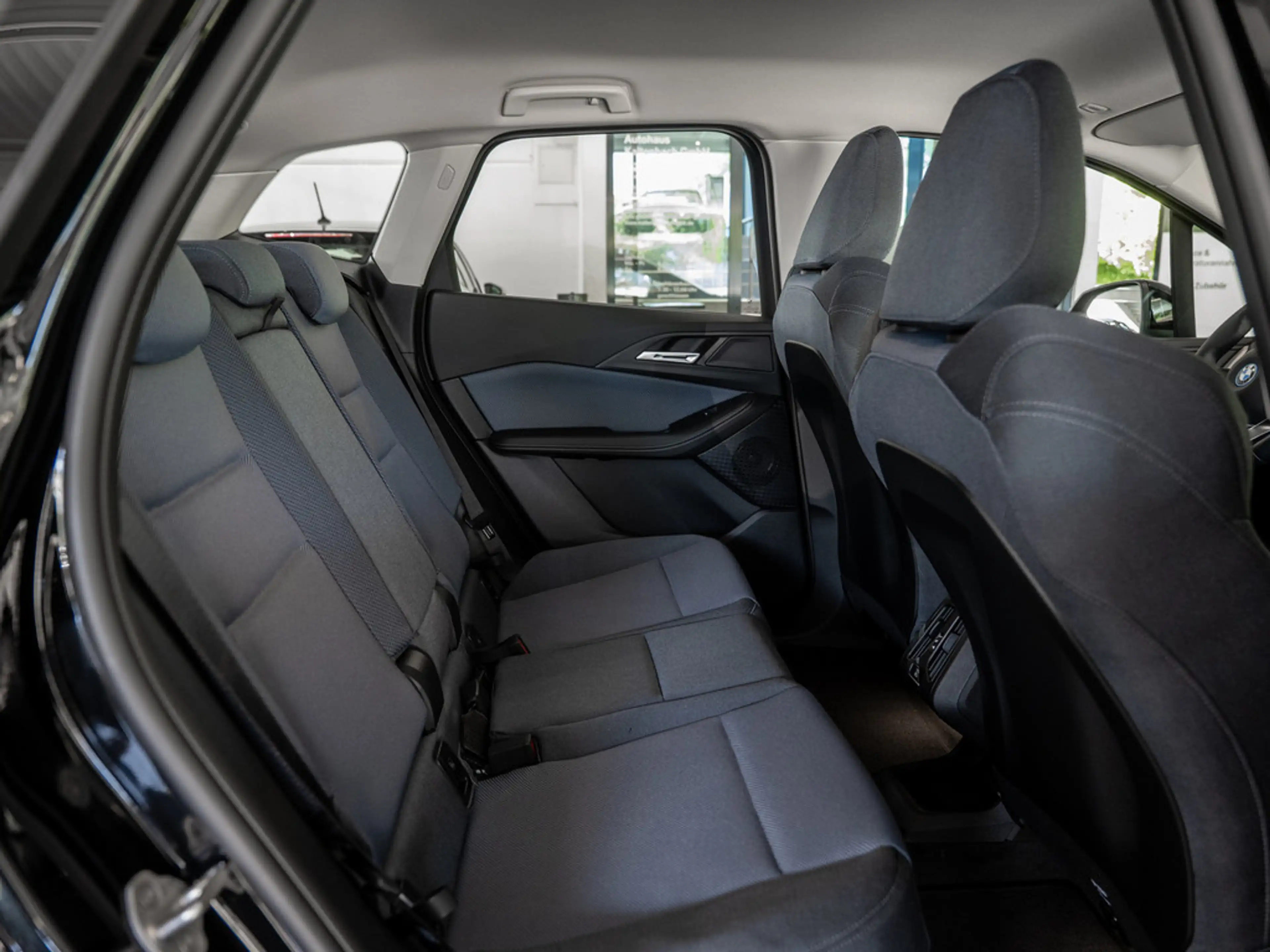 BMW 225 Active Tourer xDrive LED ACC AHK NAVI SHZ — photo 10