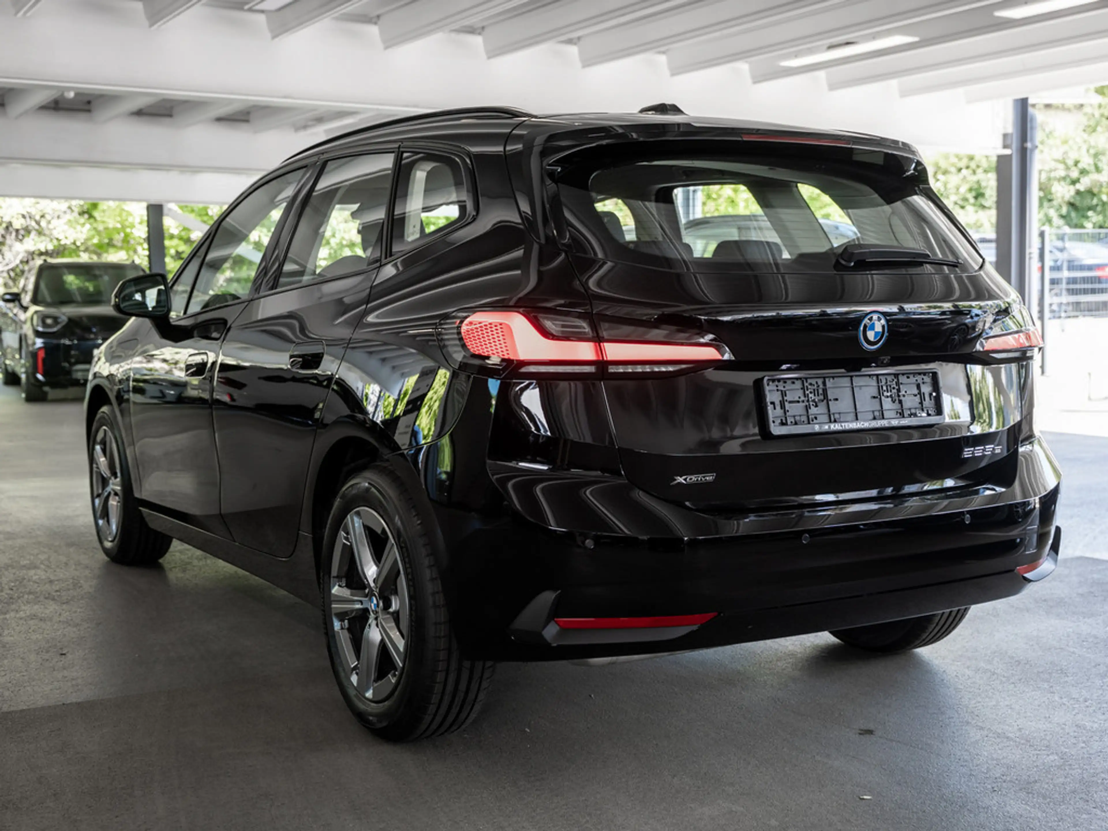 BMW 225 Active Tourer xDrive LED ACC AHK NAVI SHZ — photo 8