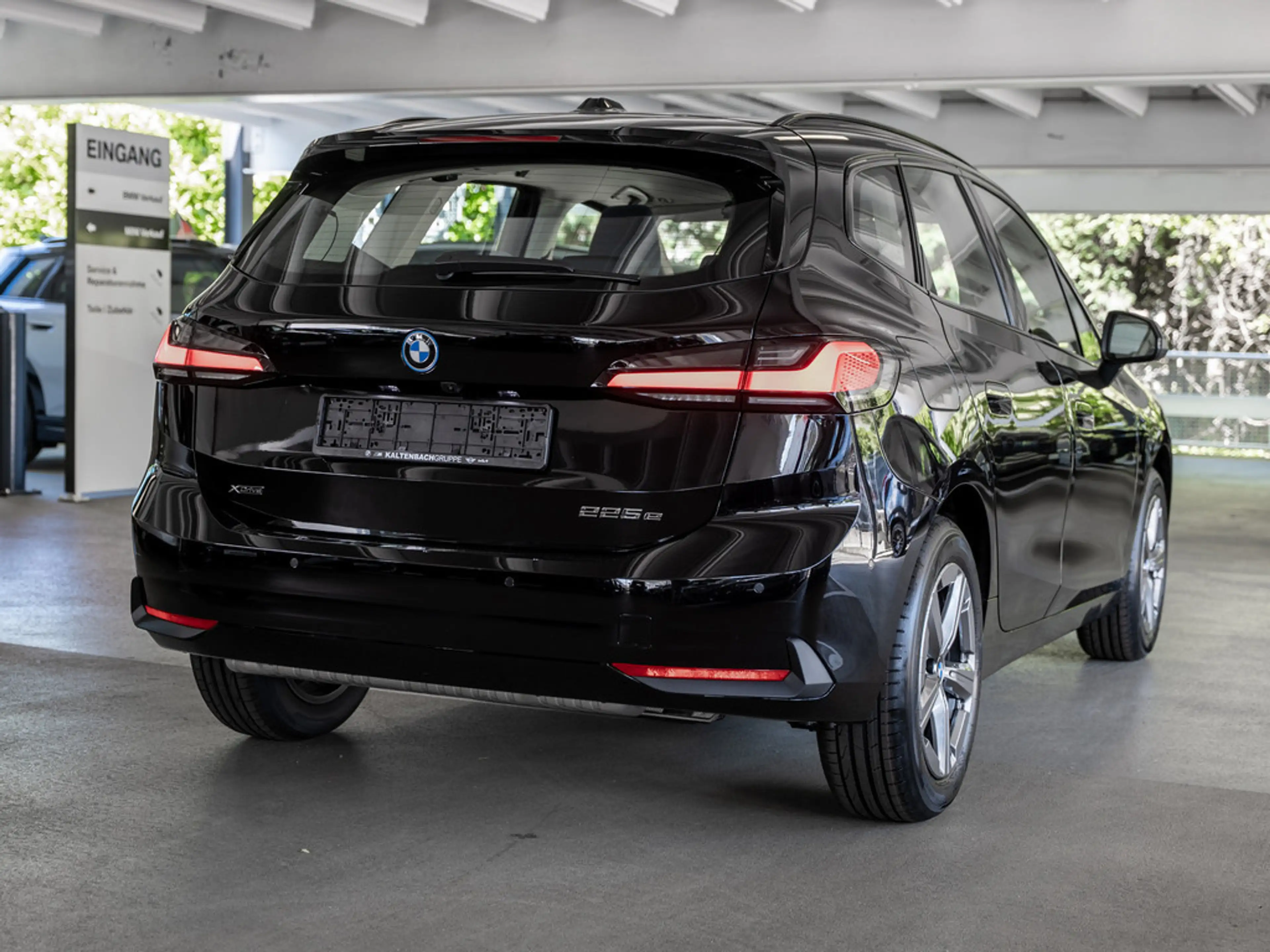 BMW 225 Active Tourer xDrive LED ACC AHK NAVI SHZ — photo 6