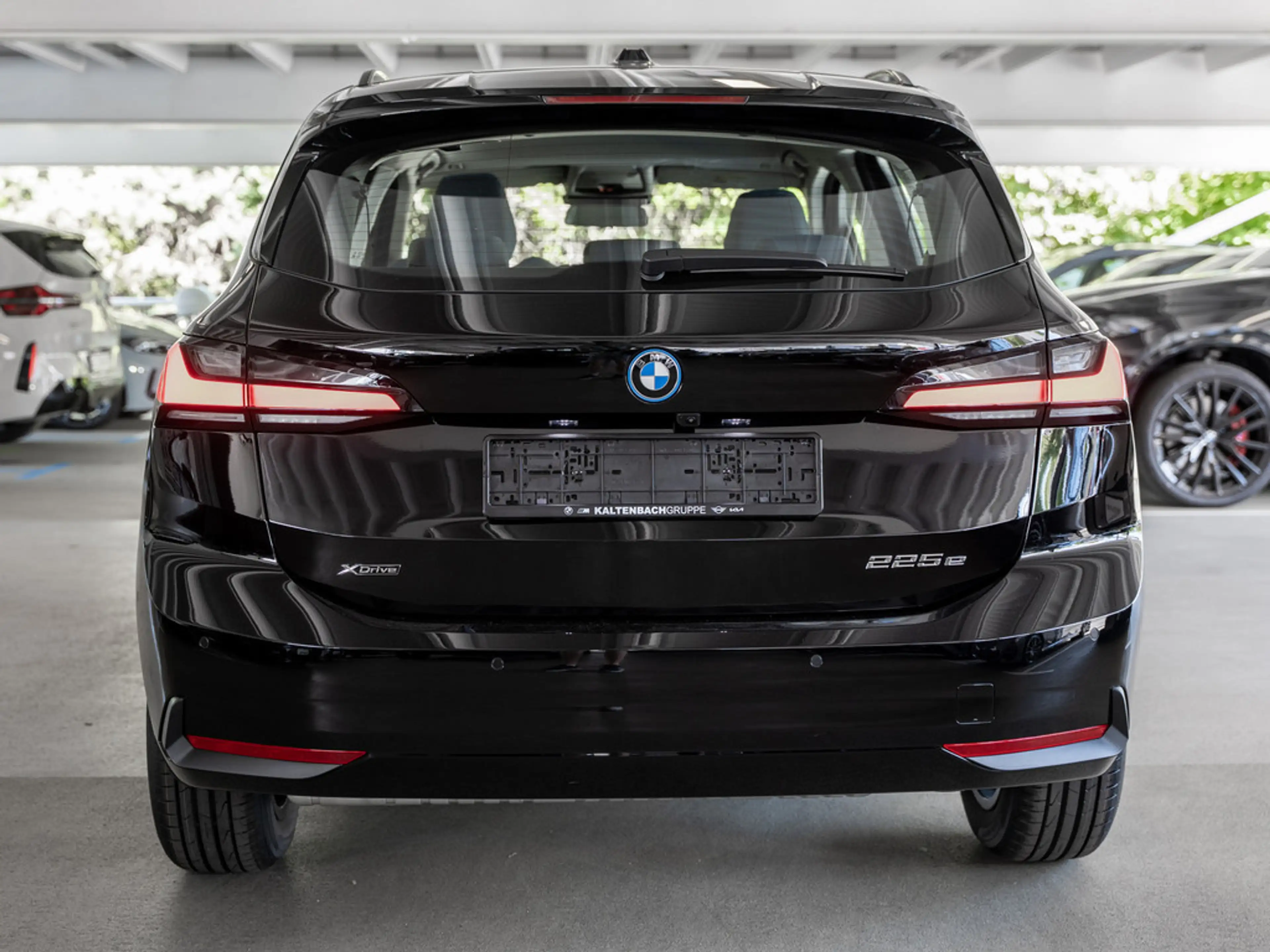 BMW 225 Active Tourer xDrive LED ACC AHK NAVI SHZ — photo 7