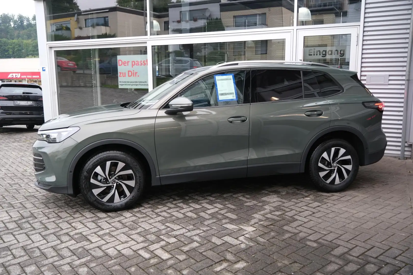 Volkswagen Tiguan 1.5 eTSI DSG Life Navi AHK LED Plus Komfortpake... Зелений - 2