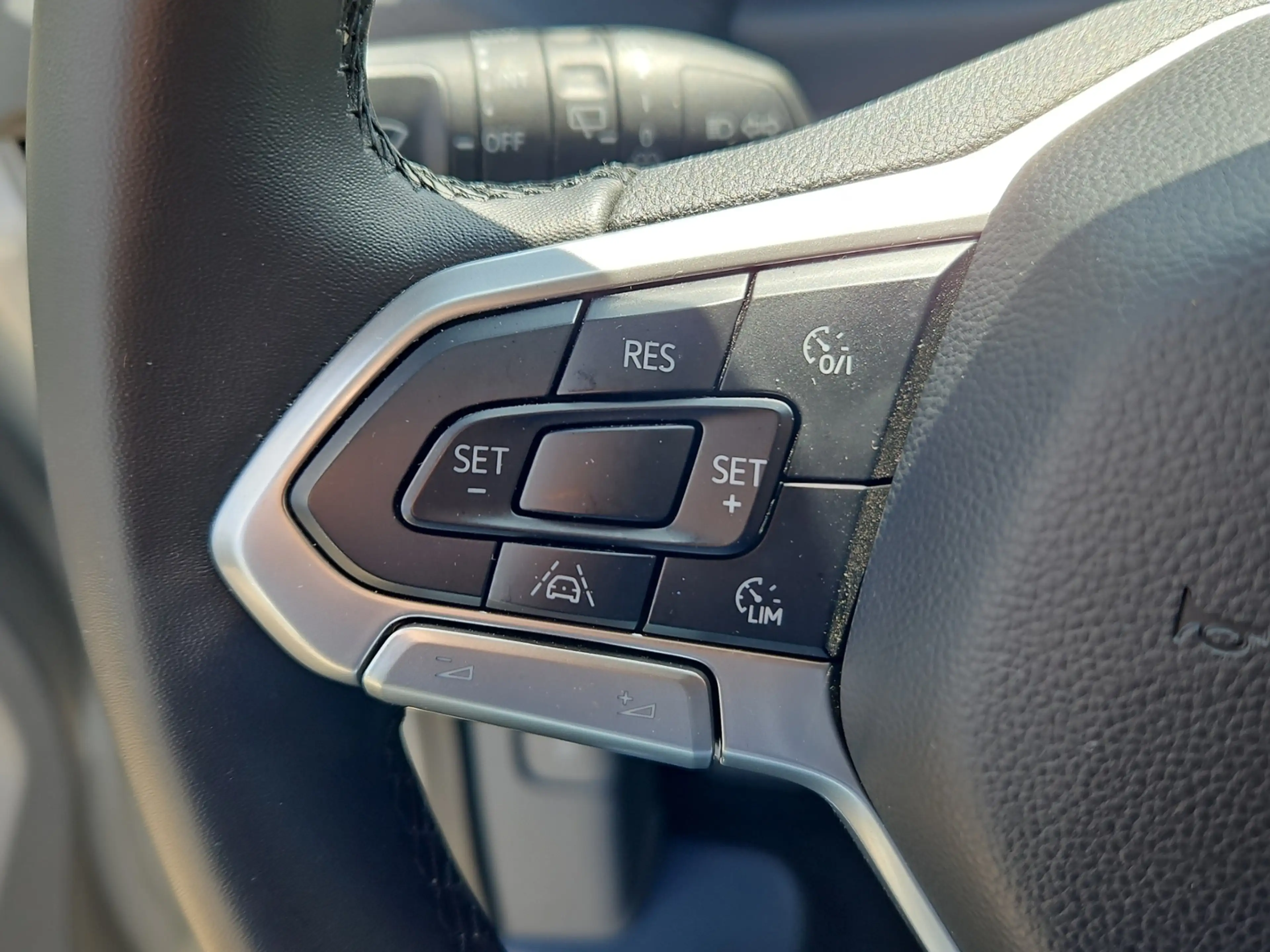 Volkswagen T7 Caravelle Style 2.0 TDI 9-Sitzer AHK Navi Rückfahrkamera Si — photo 14