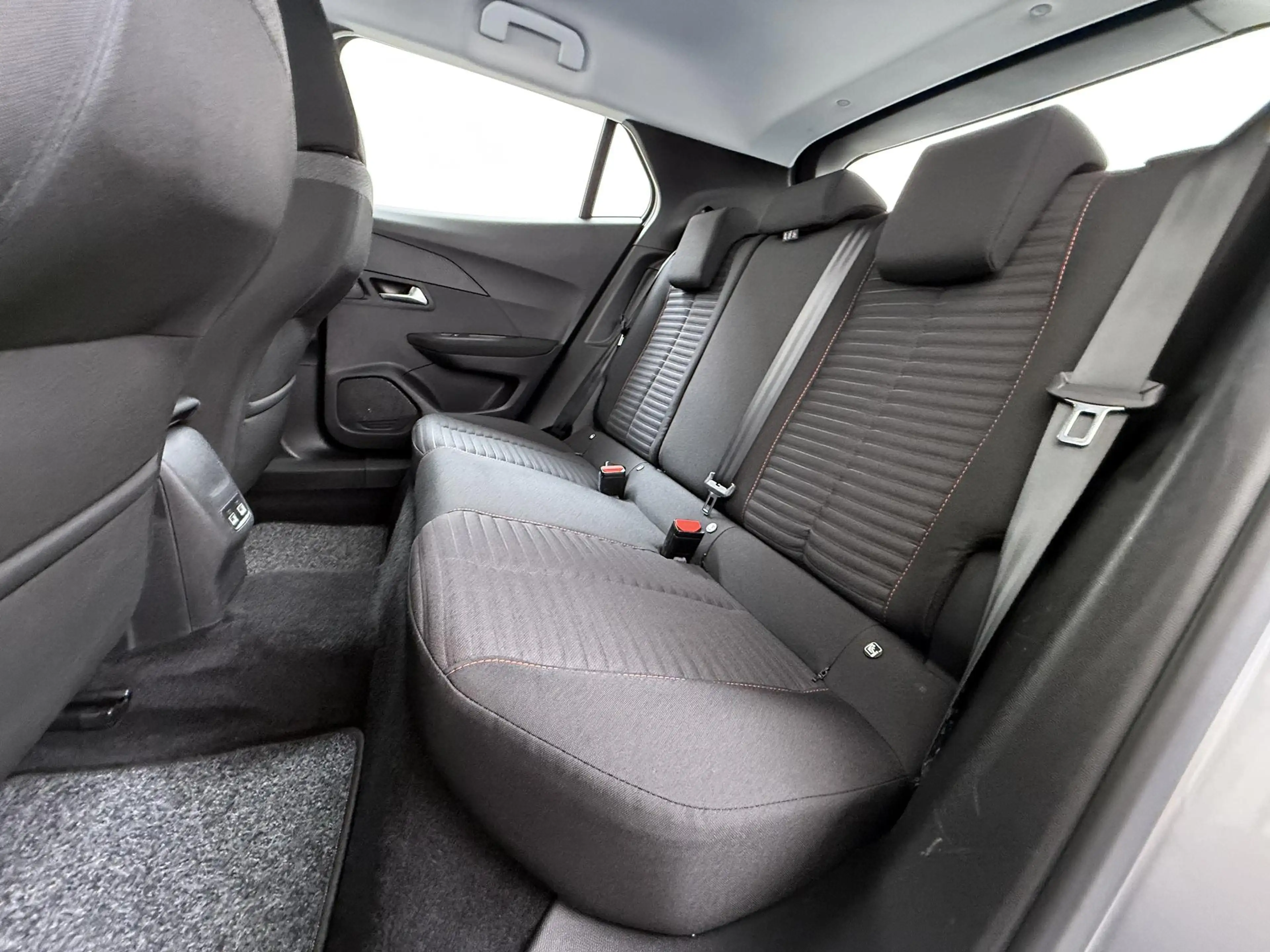 Peugeot e-2008 Active Pack 50kWh | 1ste eigenaar | ACCU 90% | Par — photo 8