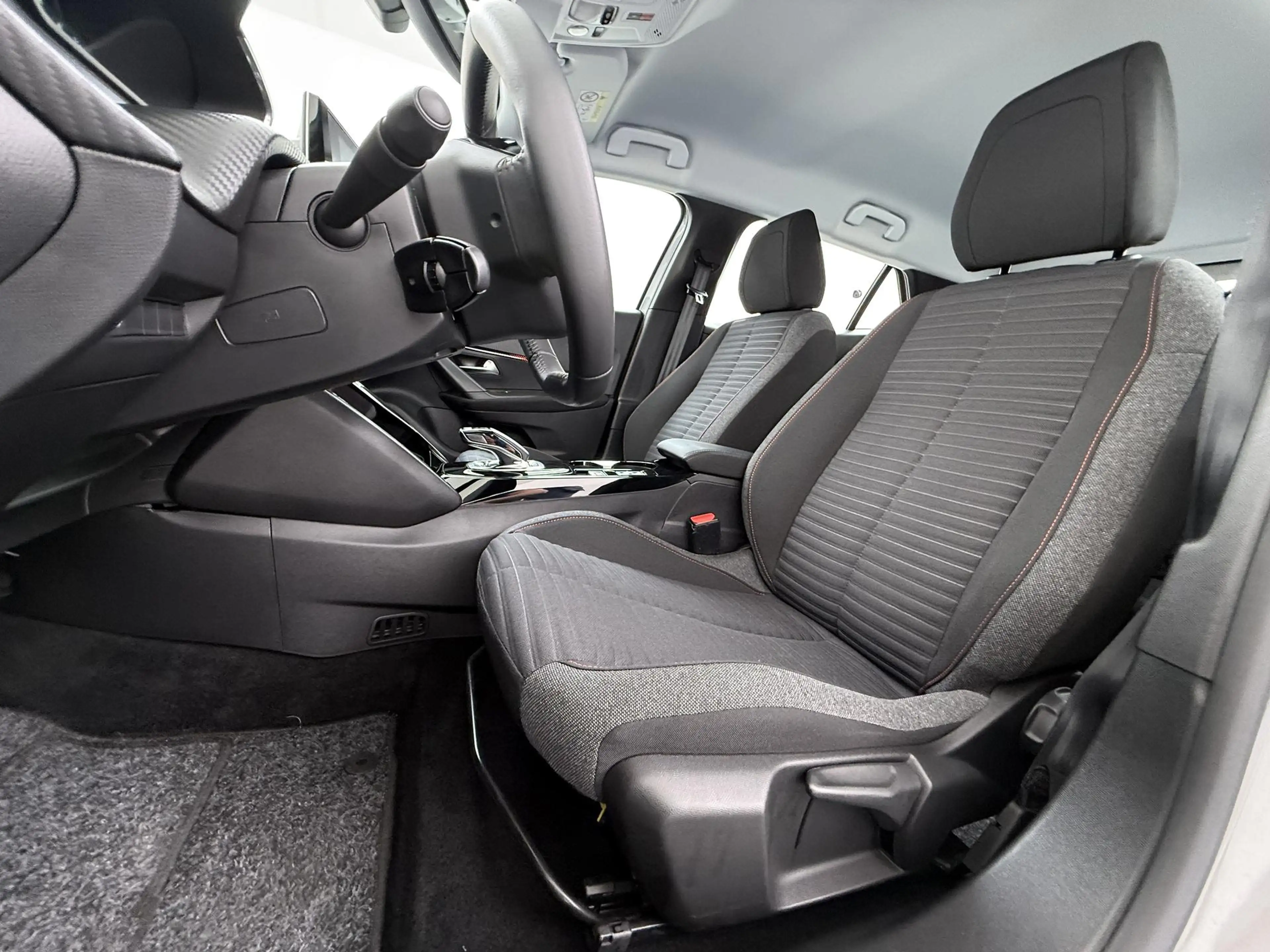 Peugeot e-2008 Active Pack 50kWh | 1ste eigenaar | ACCU 90% | Par — photo 6