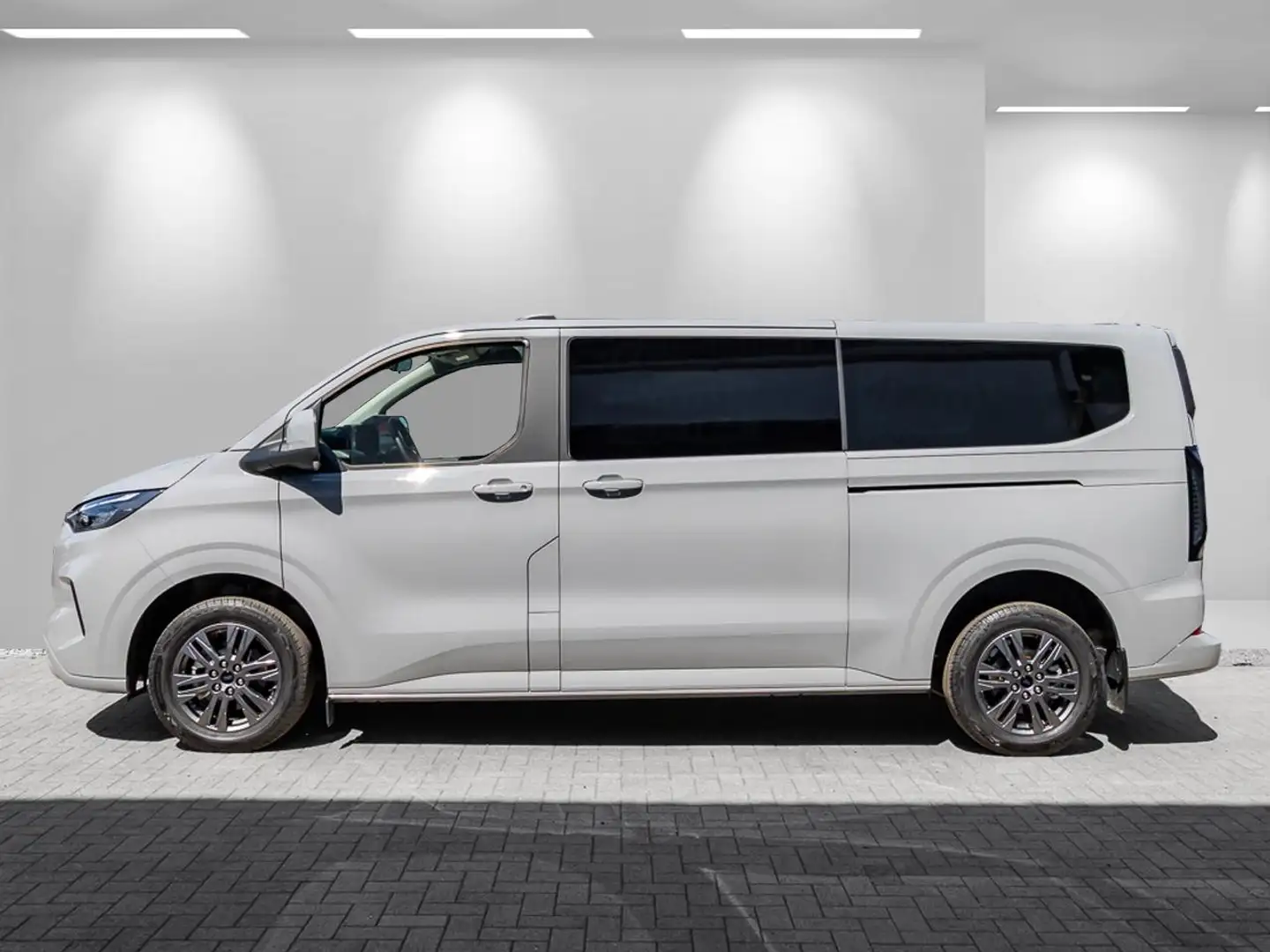 Ford Tourneo Custom L2 Titanium 8S 5Jahre+Navi+virtCP+Kamera+SHZ+PDC+P Grau - 2