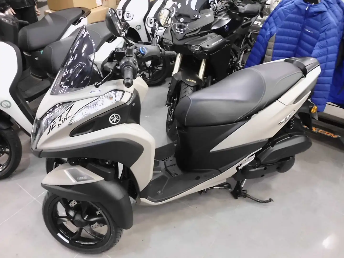 Yamaha TriCity Beige - 1