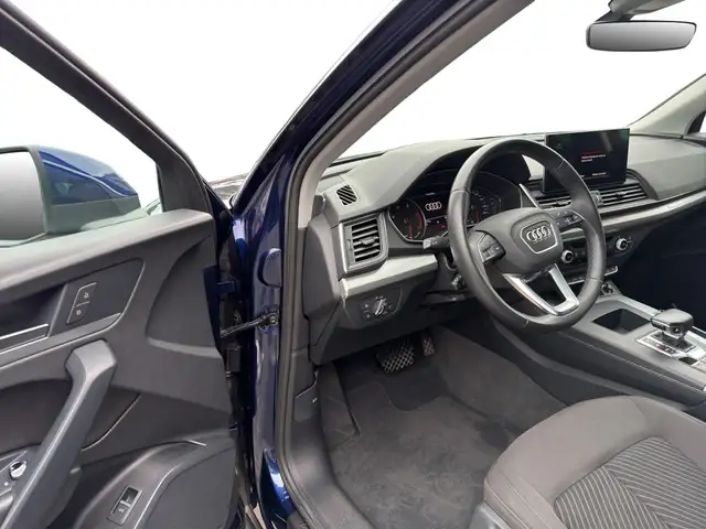 Audi Q5 view 14