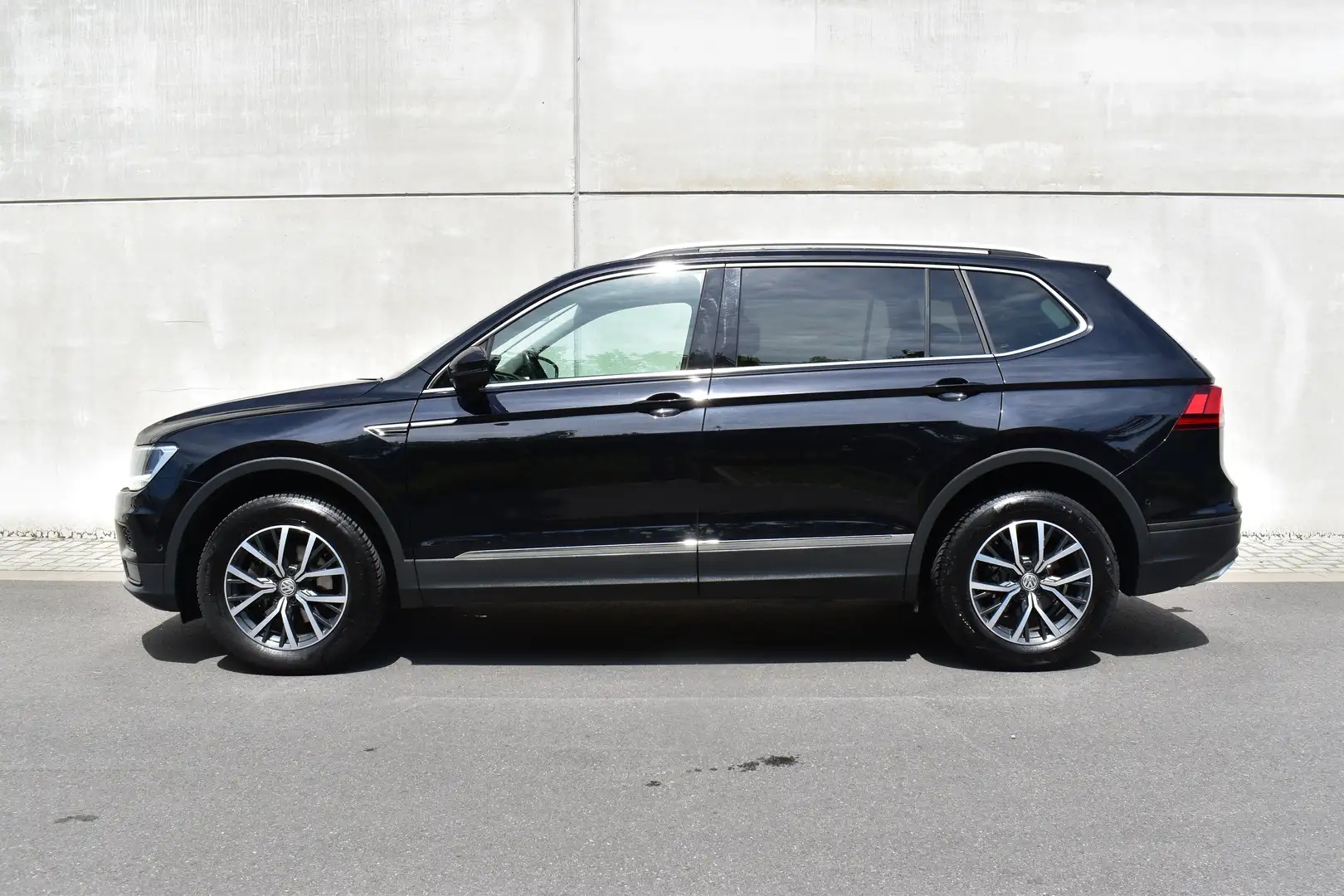 Volkswagen Tiguan Allspace Allspace DSG 7 Places Carnet - TVA Zwart - 2