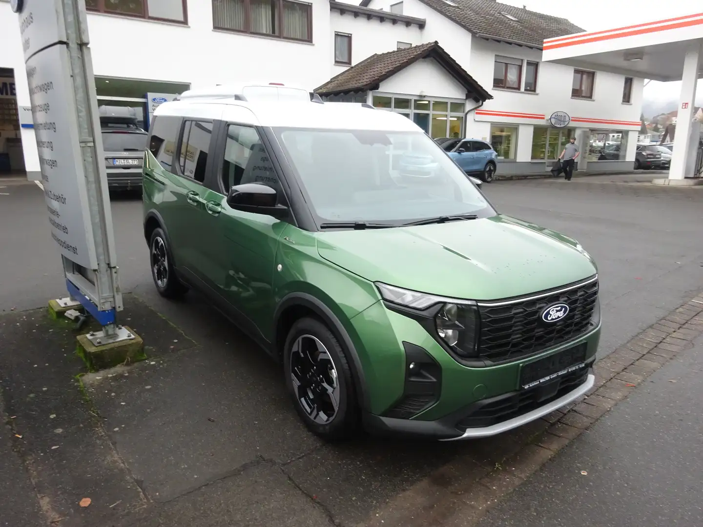 Ford Tourneo Courier Active Grün - 2